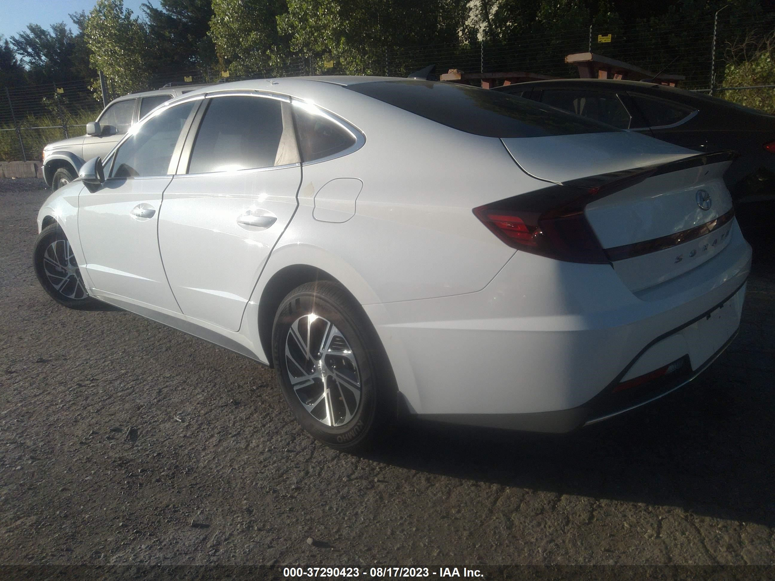 Photo 2 VIN: KMHL24JJXPA062737 - HYUNDAI SONATA 