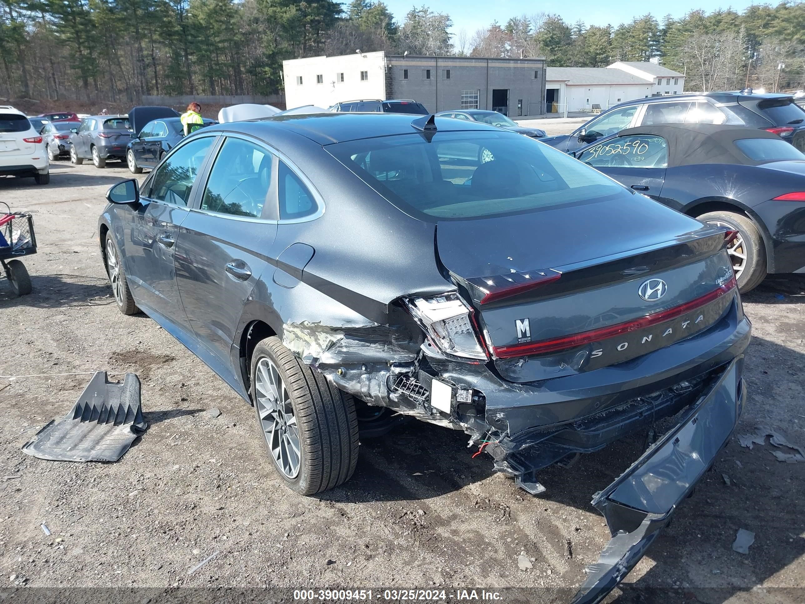 Photo 2 VIN: KMHL34J23NA228597 - HYUNDAI SONATA 