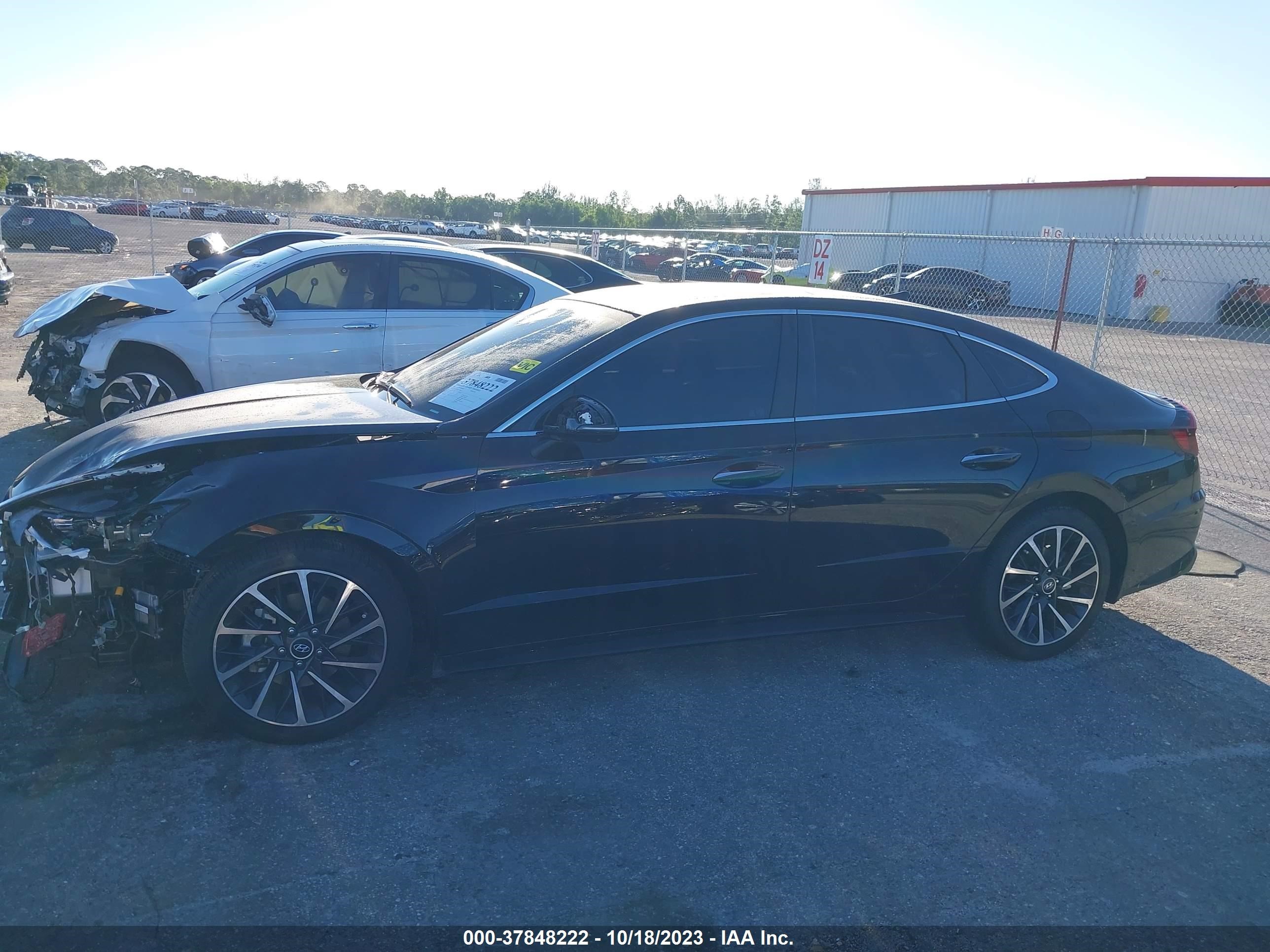 Photo 13 VIN: KMHL34J2XPA269926 - HYUNDAI SONATA 