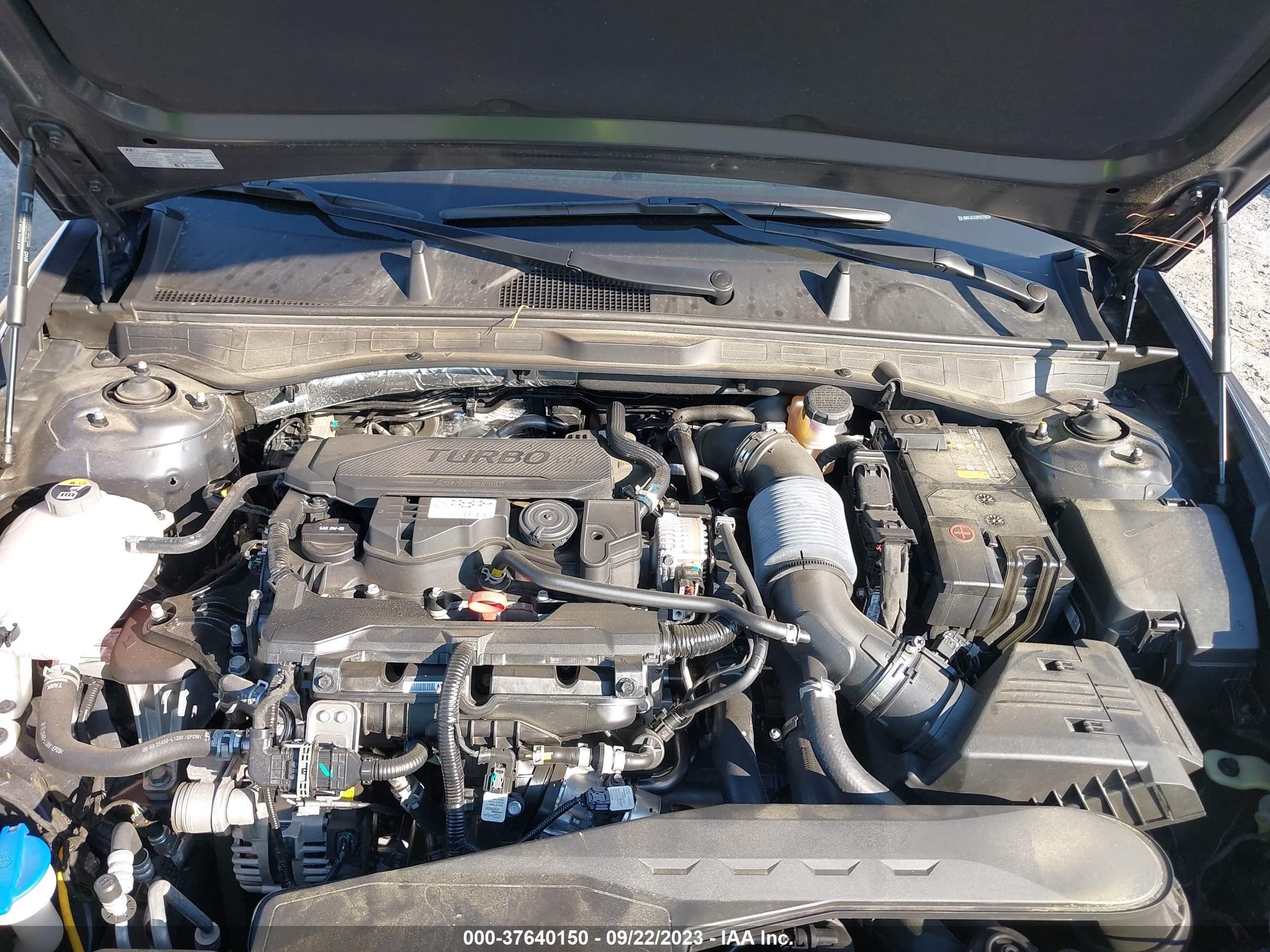 Photo 9 VIN: KMHL34J2XPA273670 - HYUNDAI SONATA 