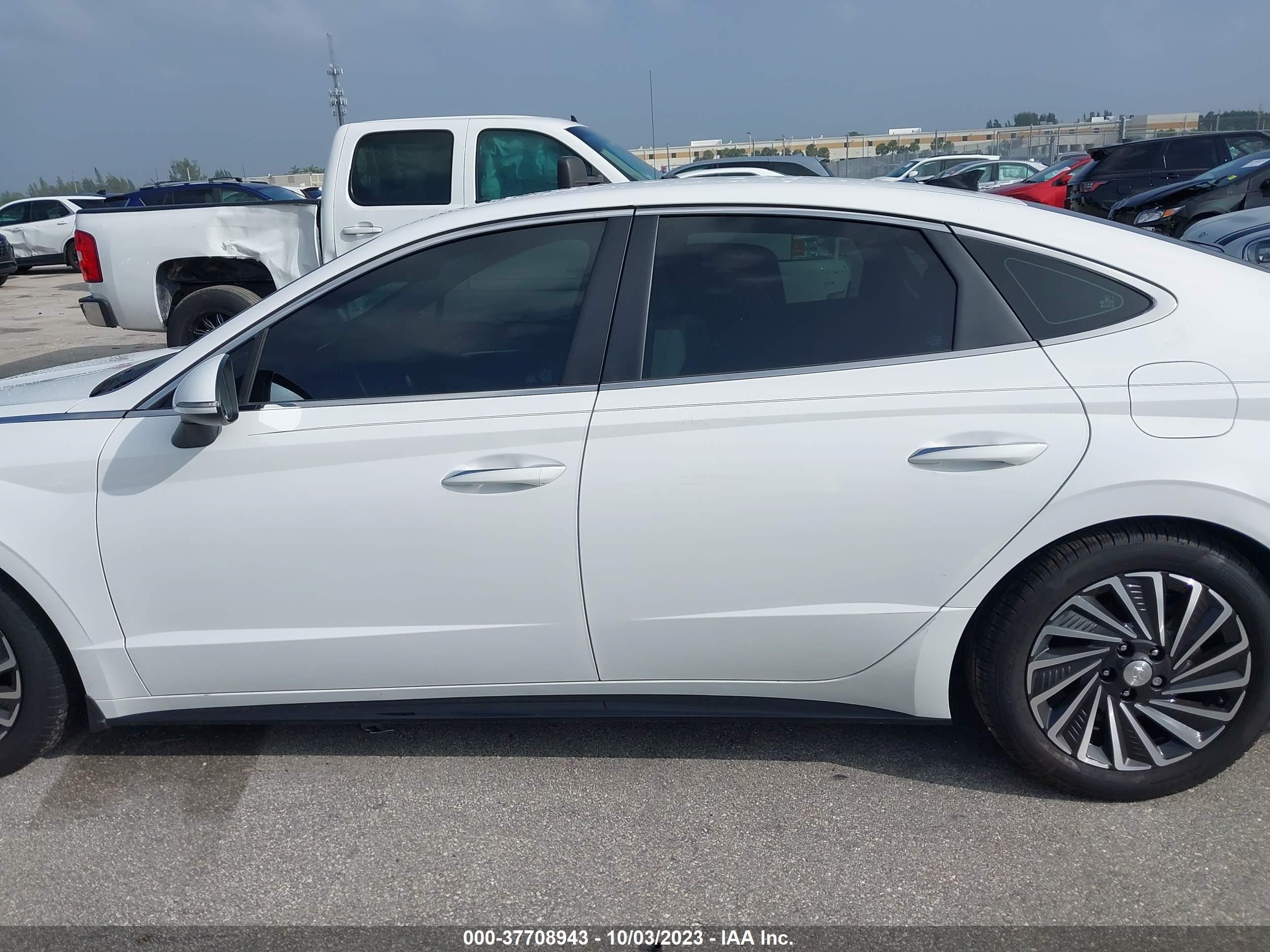 Photo 13 VIN: KMHL34JJ7PA053930 - HYUNDAI SONATA 