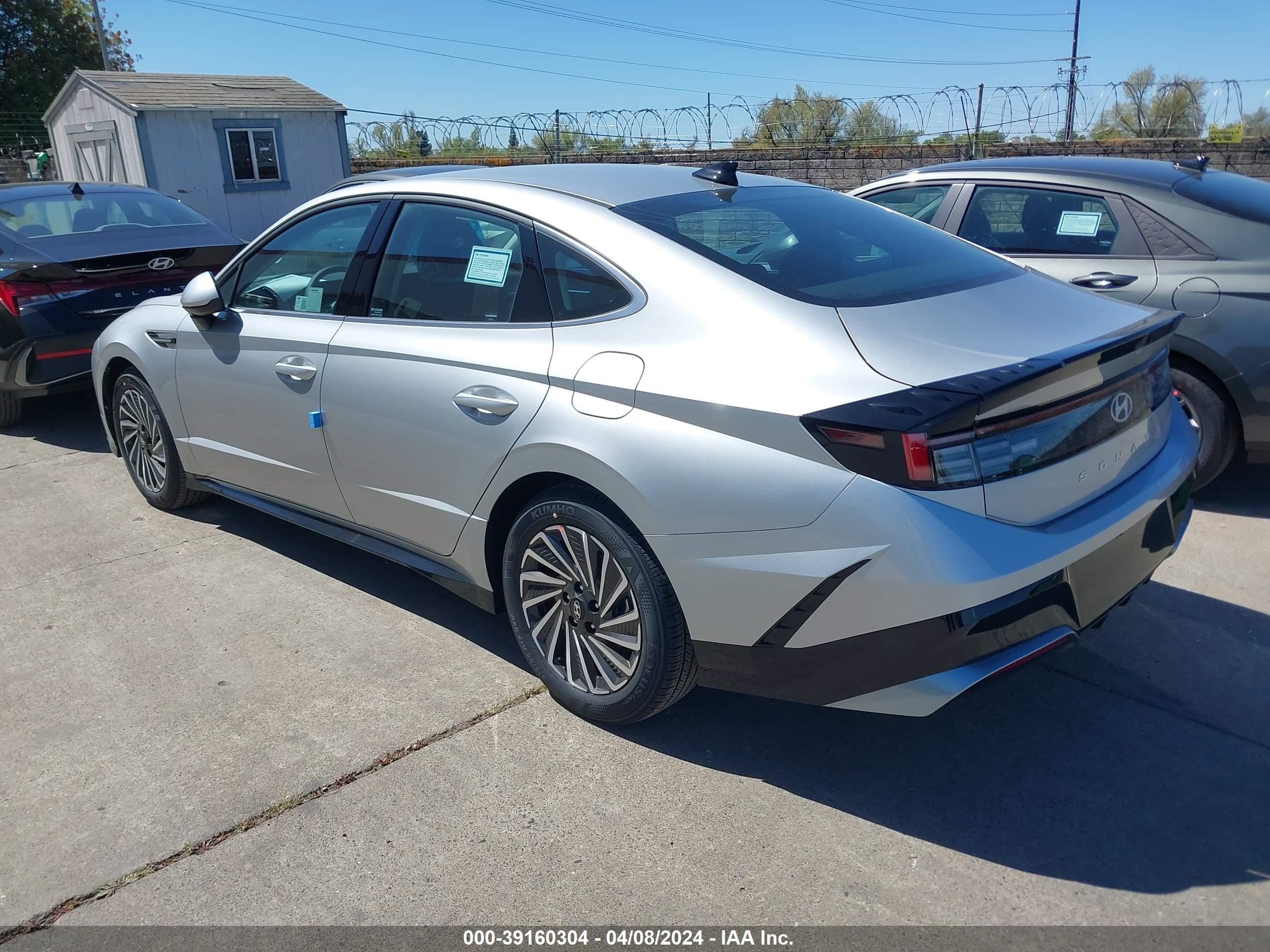 Photo 2 VIN: KMHL34JJXRA087685 - HYUNDAI SONATA 