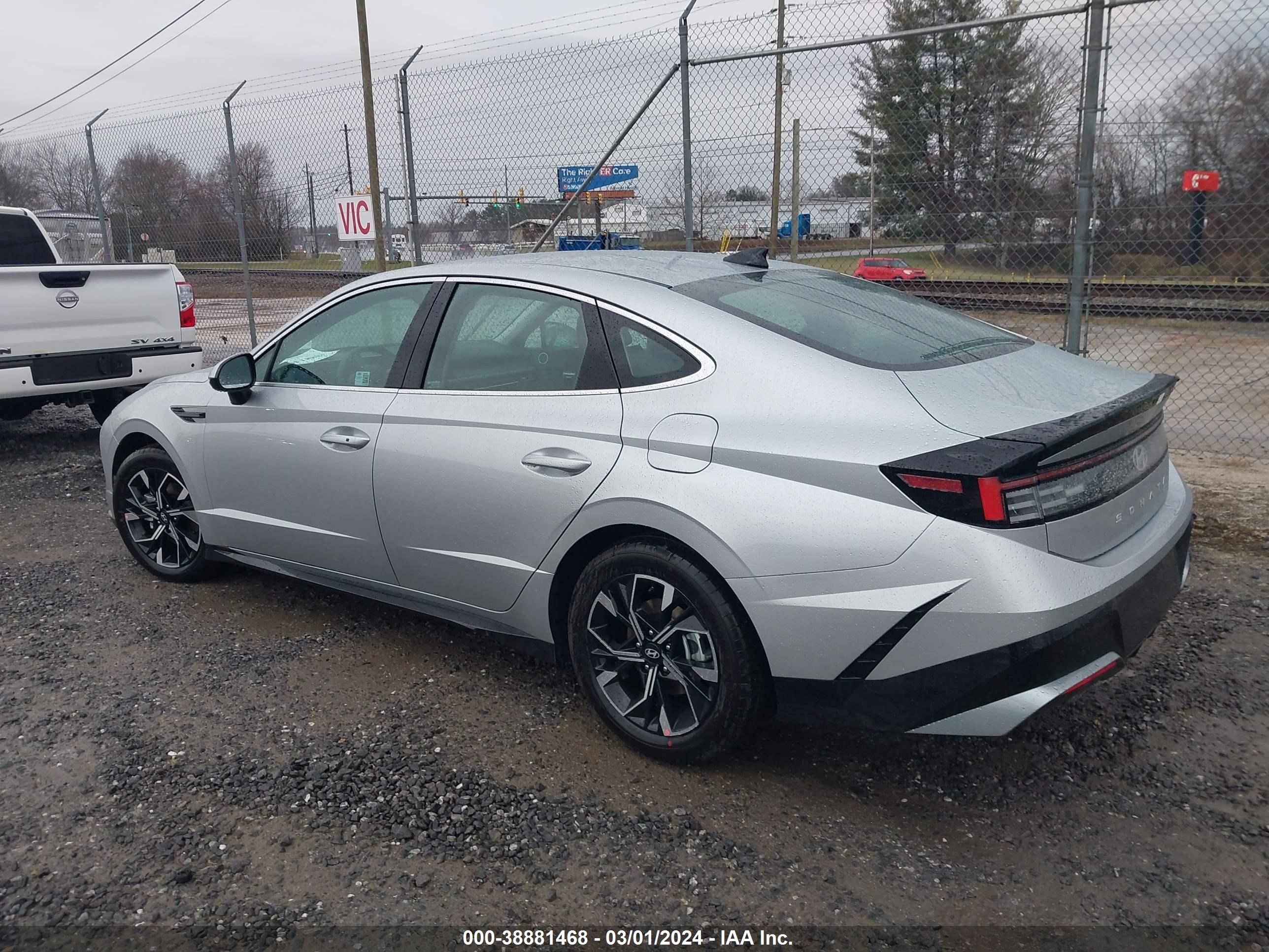 Photo 2 VIN: KMHL64JA0RA373942 - HYUNDAI SONATA 