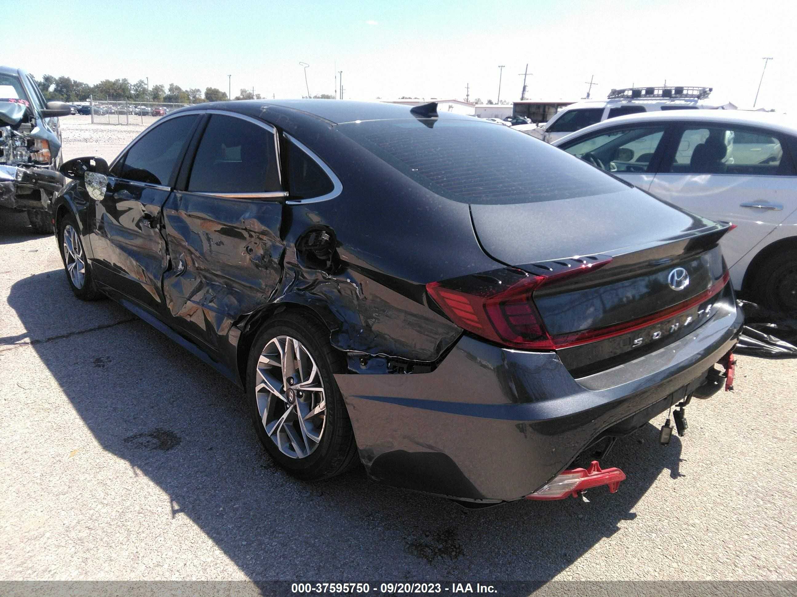 Photo 2 VIN: KMHL64JA2NA244305 - HYUNDAI SONATA 