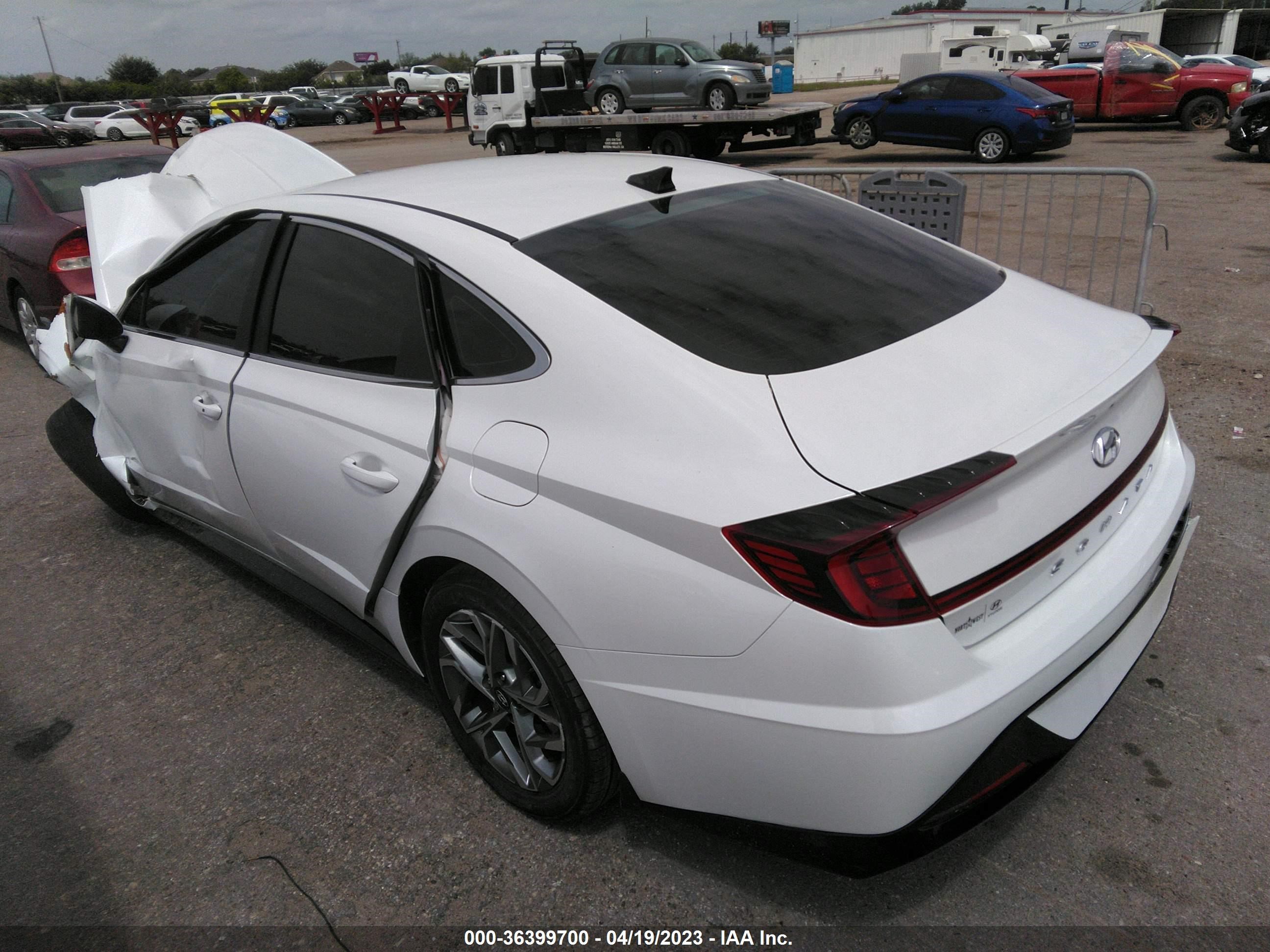 Photo 2 VIN: KMHL64JA4NA235704 - HYUNDAI SONATA 