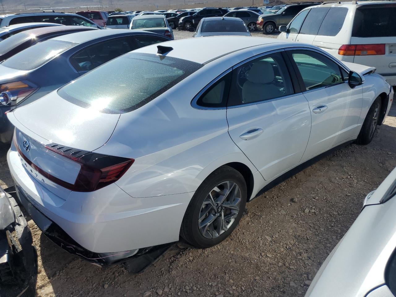 Photo 2 VIN: KMHL64JA8PA277666 - HYUNDAI SONATA 