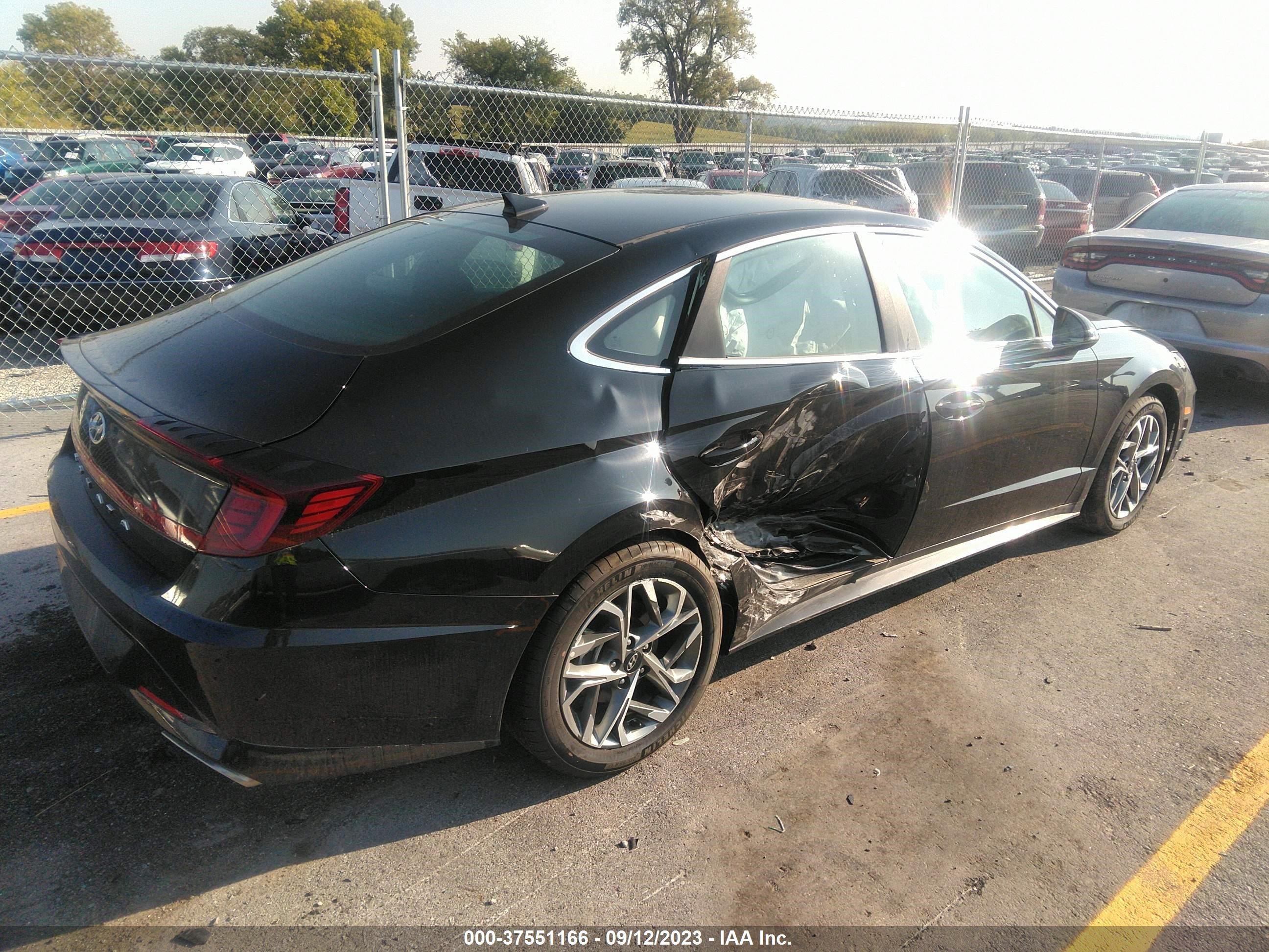 Photo 3 VIN: KMHL64JA9PA258852 - HYUNDAI SONATA 