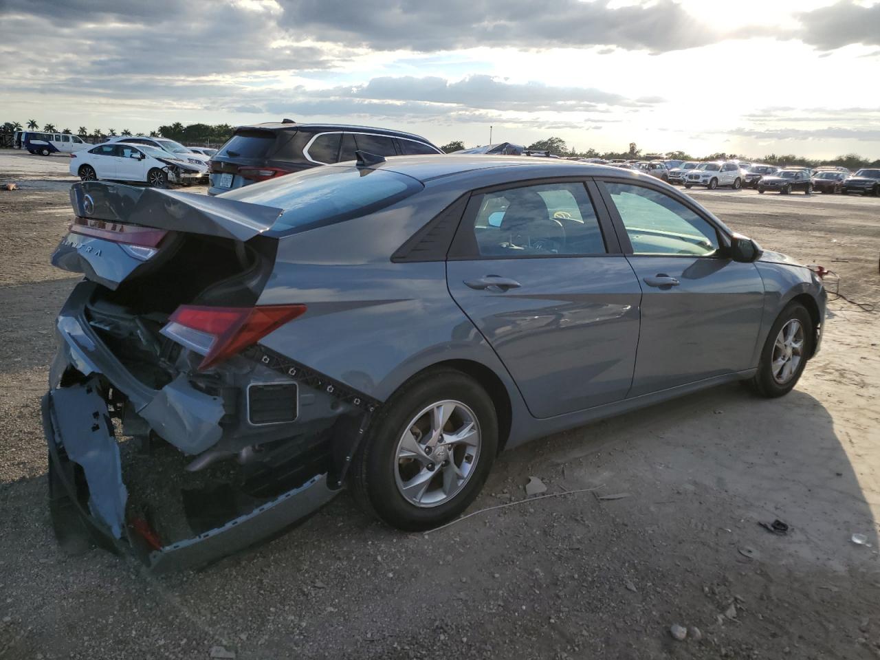 Photo 2 VIN: KMHLL4AG3NU364450 - HYUNDAI ELANTRA 