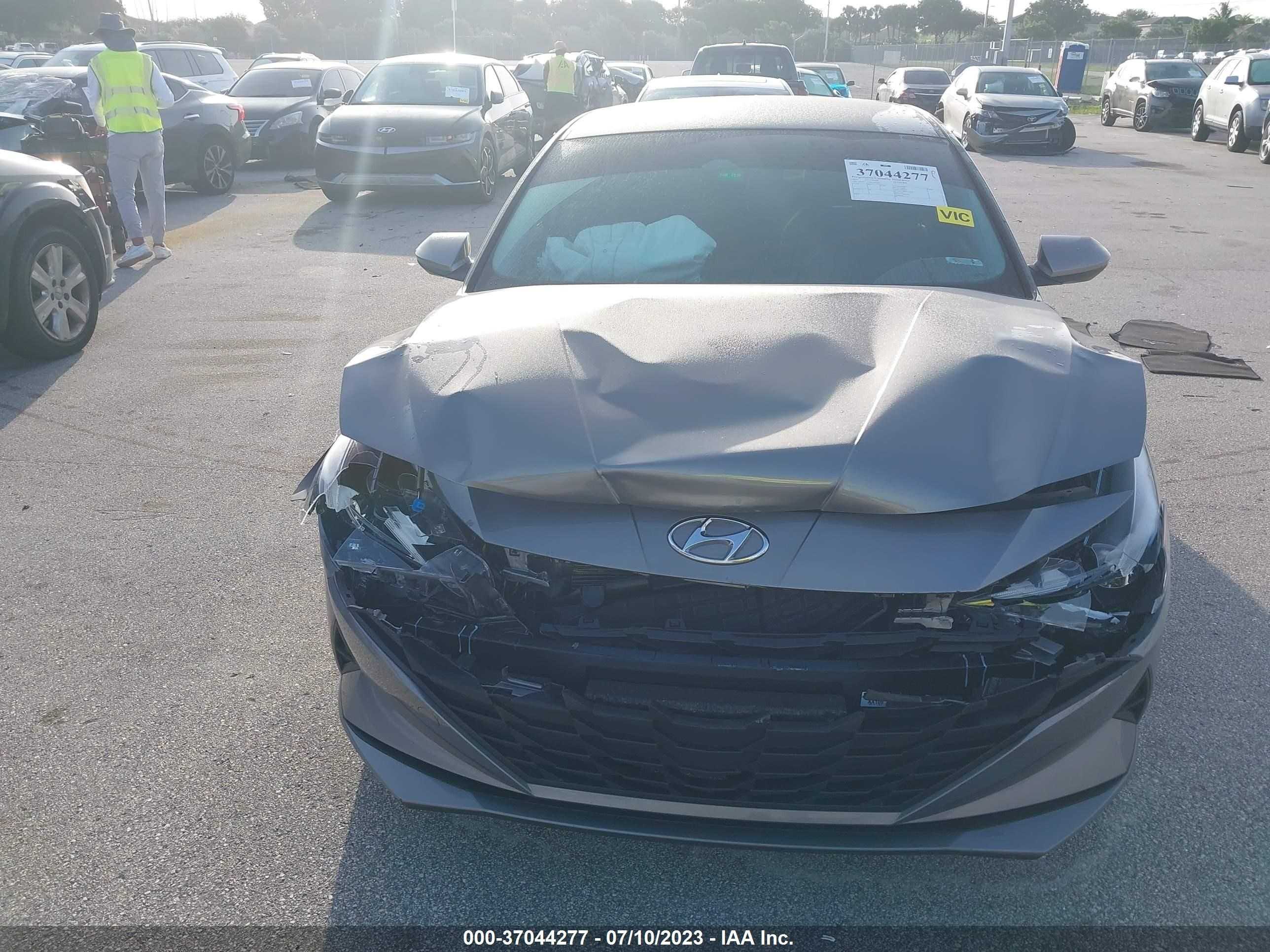 Photo 11 VIN: KMHLL4AG6PU447292 - HYUNDAI ELANTRA 