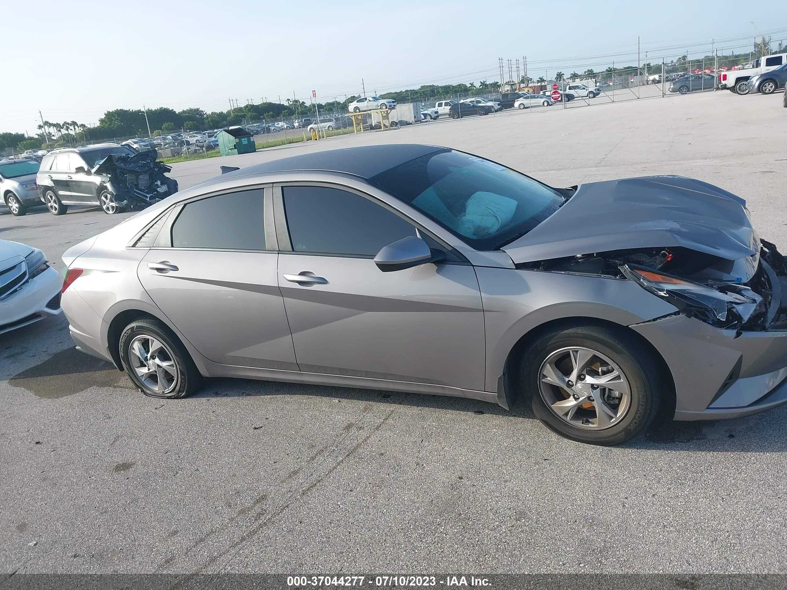 Photo 12 VIN: KMHLL4AG6PU447292 - HYUNDAI ELANTRA 