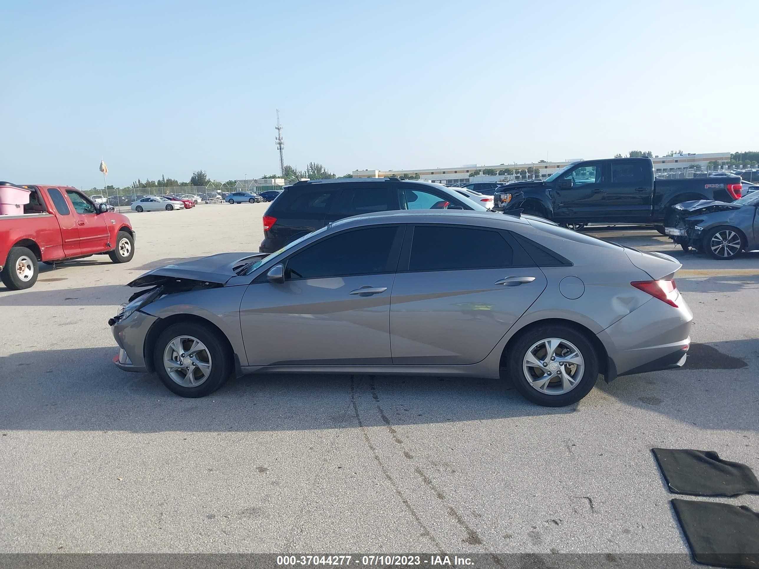 Photo 13 VIN: KMHLL4AG6PU447292 - HYUNDAI ELANTRA 