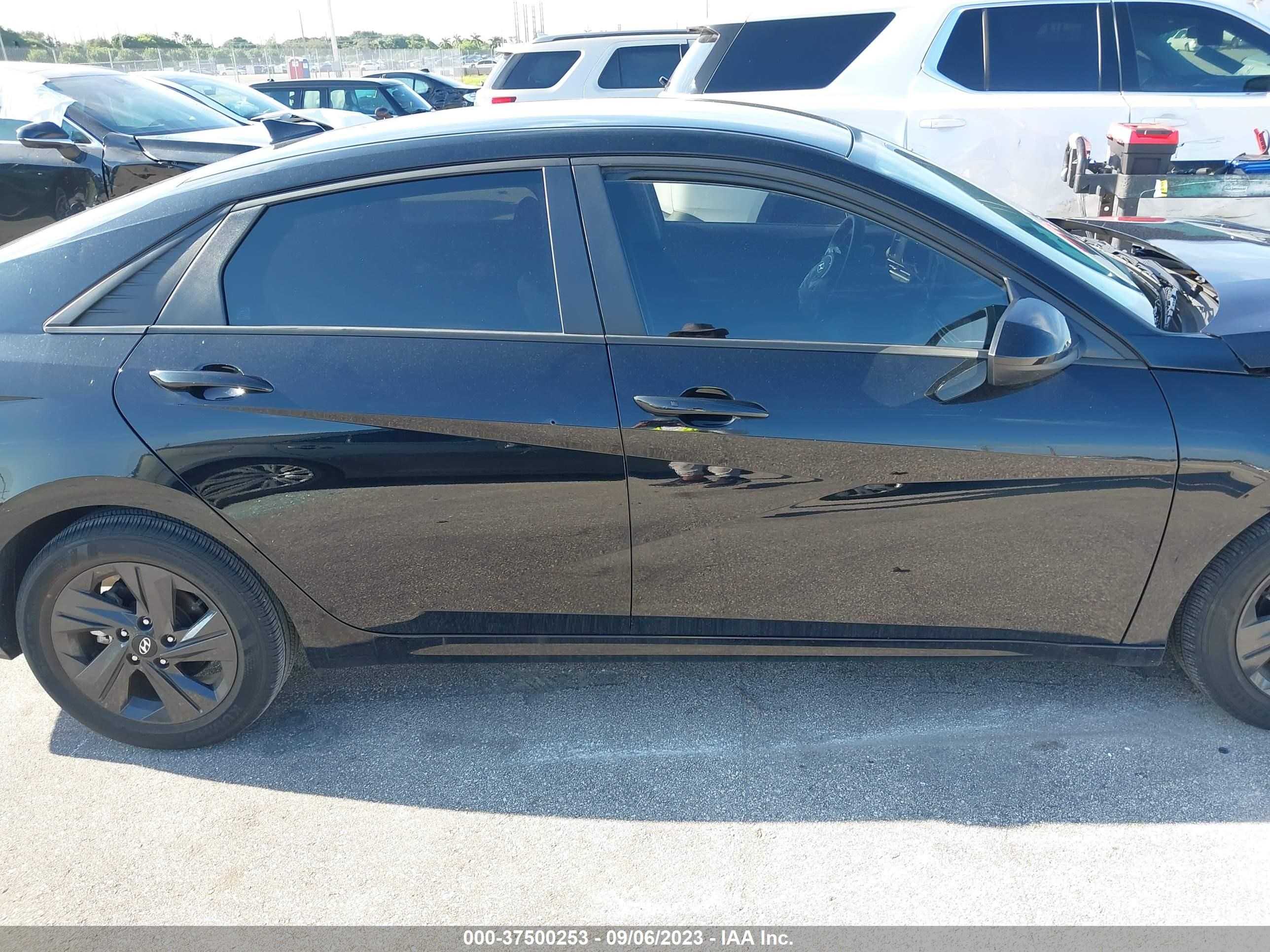 Photo 12 VIN: KMHLM4AG0MU097909 - HYUNDAI ELANTRA 