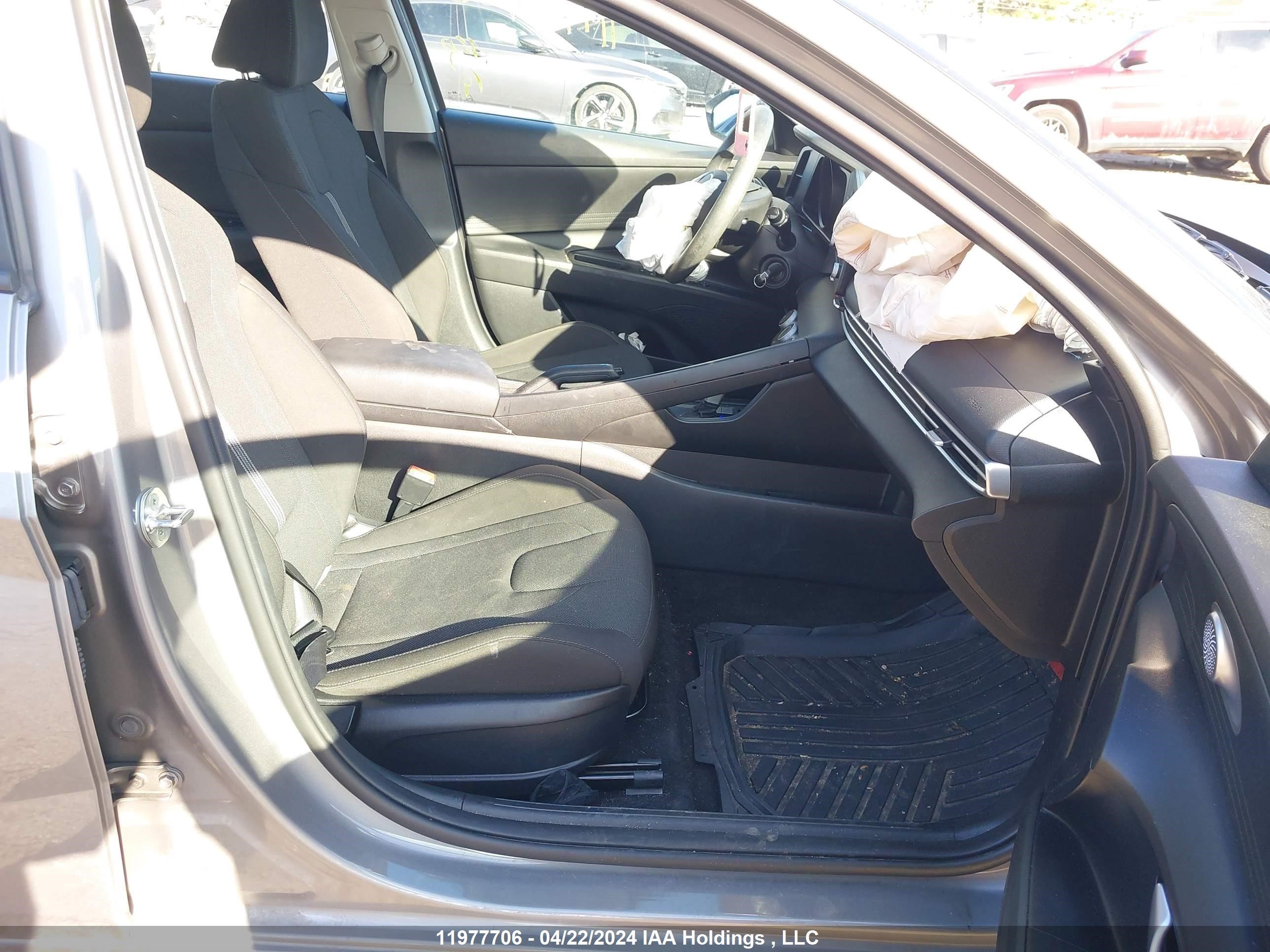 Photo 4 VIN: KMHLM4AG0PU379844 - HYUNDAI ELANTRA 