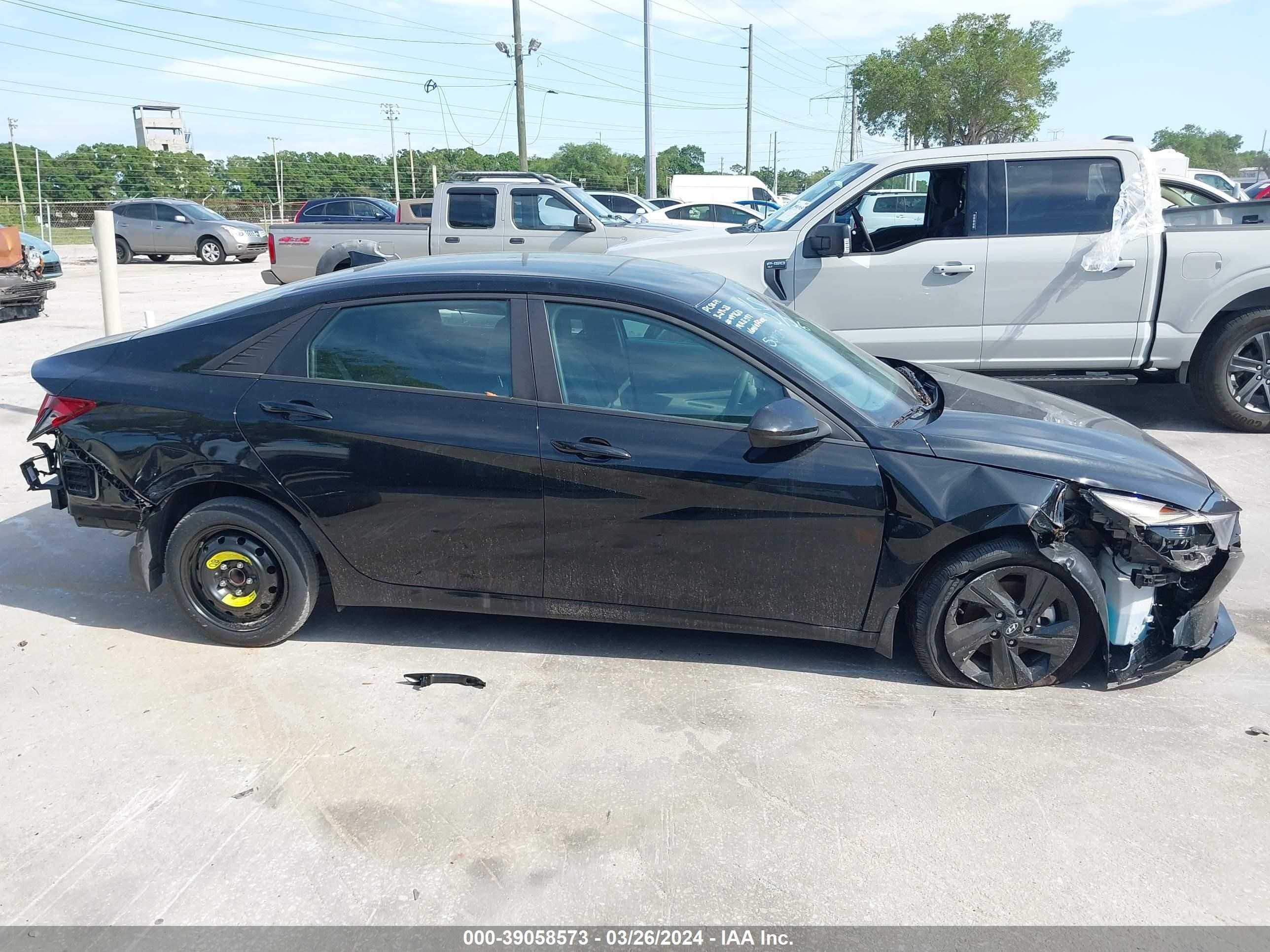 Photo 13 VIN: KMHLM4AG1PU502227 - HYUNDAI ELANTRA 