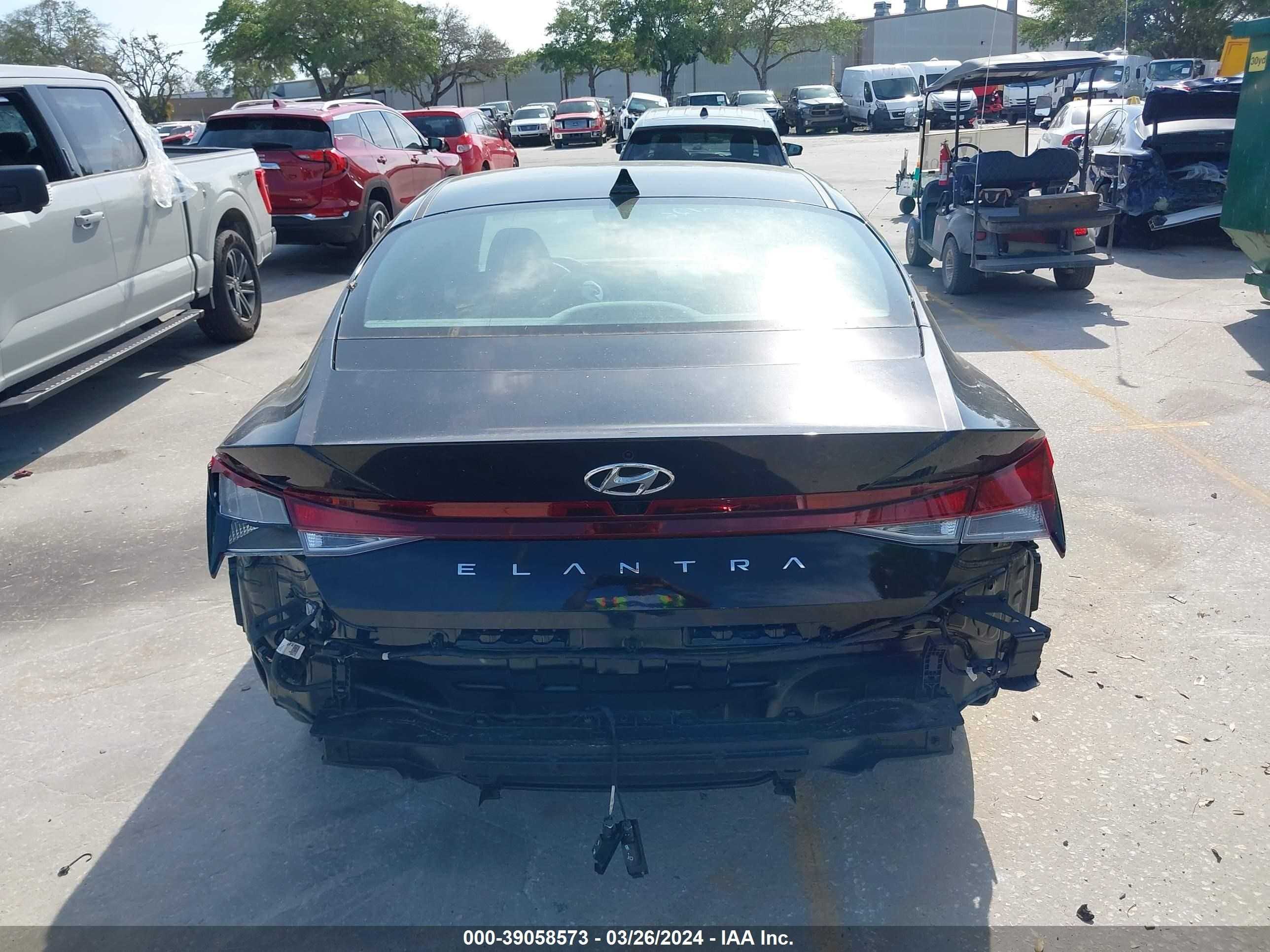 Photo 16 VIN: KMHLM4AG1PU502227 - HYUNDAI ELANTRA 