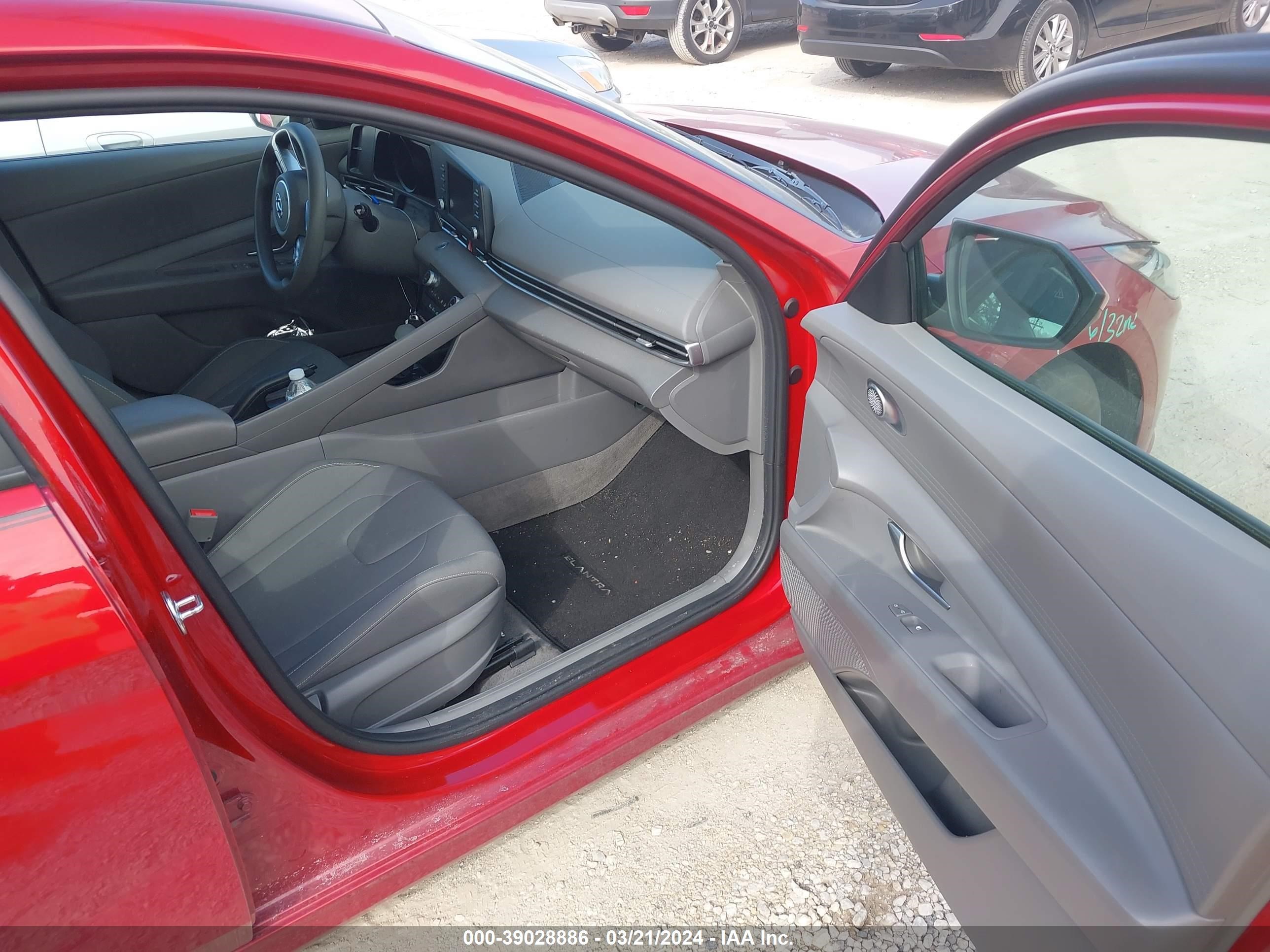 Photo 4 VIN: KMHLM4AG2MU161206 - HYUNDAI ELANTRA 