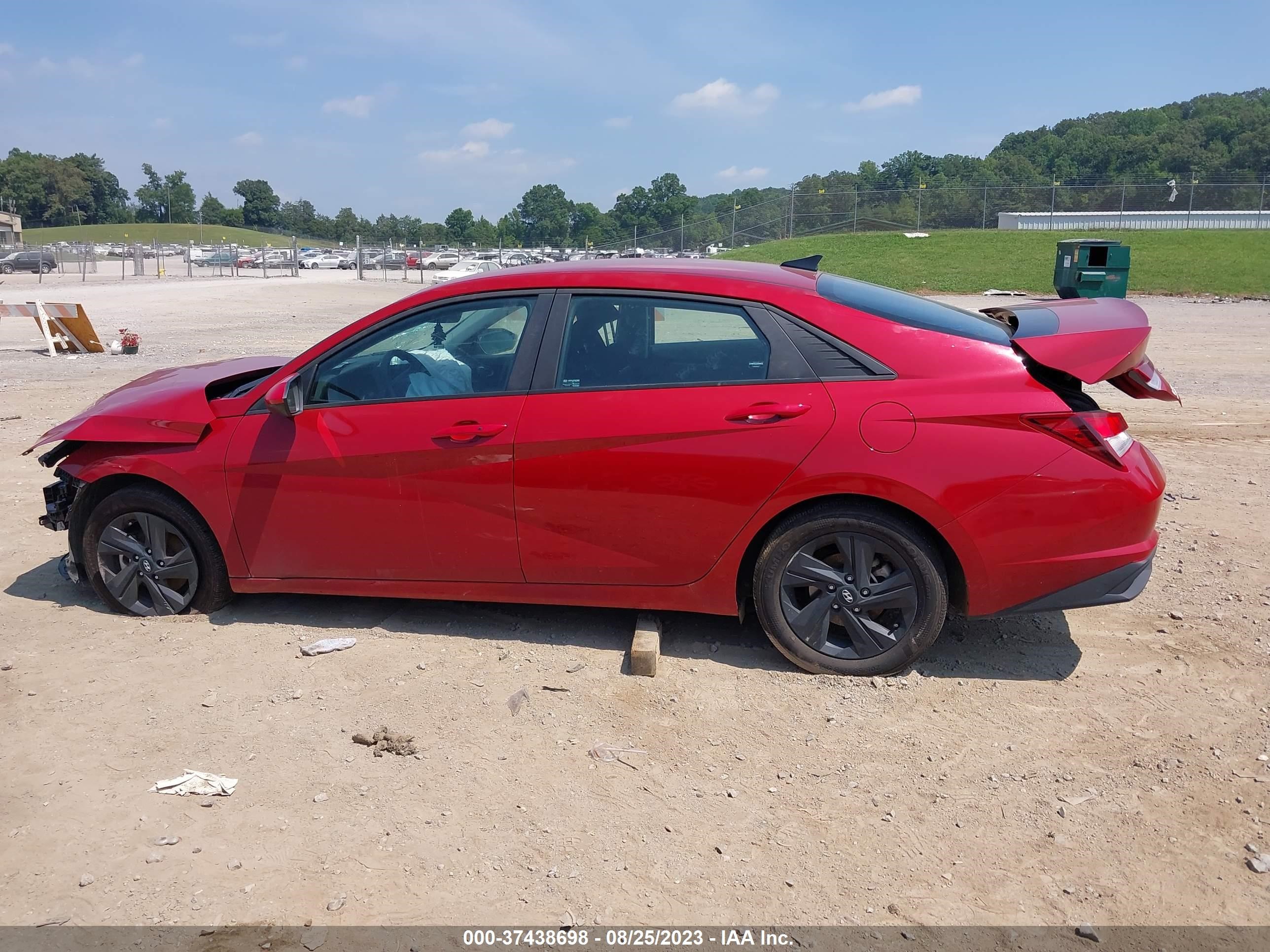 Photo 13 VIN: KMHLM4AG2PU486359 - HYUNDAI ELANTRA 