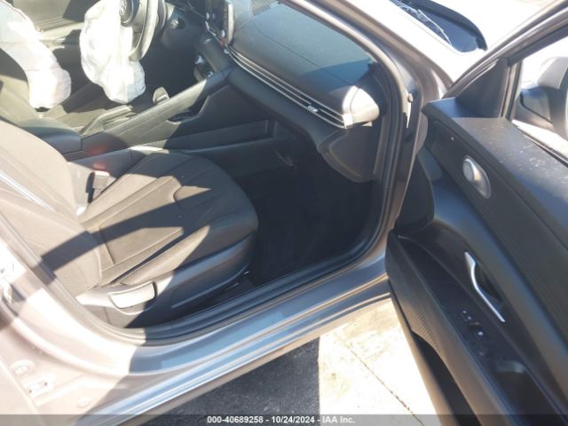 Photo 4 VIN: KMHLM4AG4PU395142 - HYUNDAI ELANTRA 