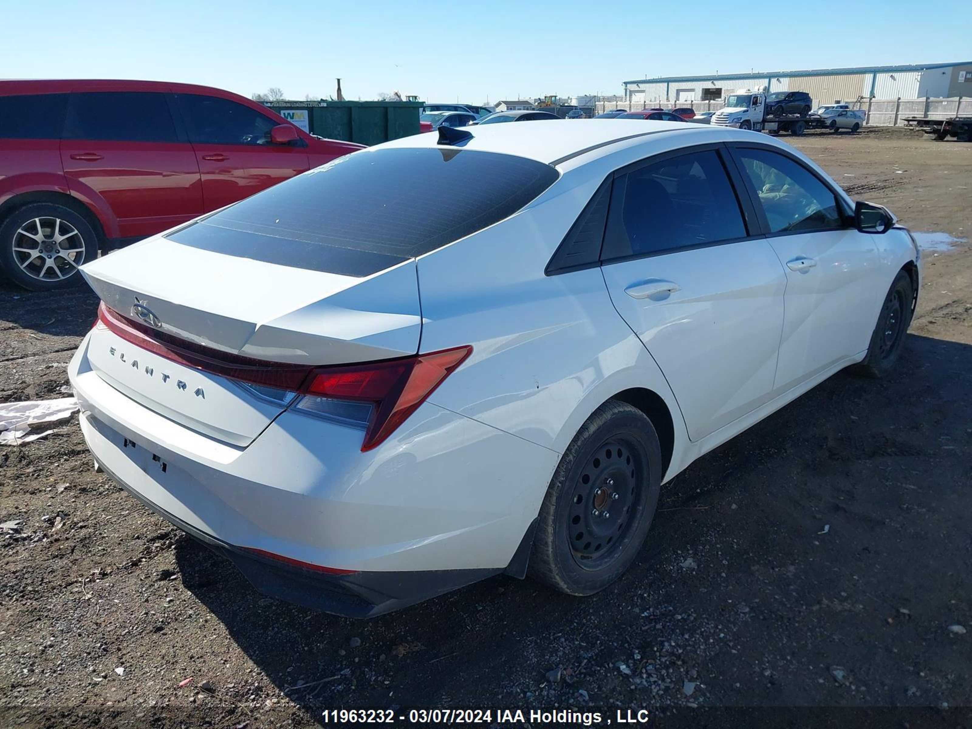 Photo 3 VIN: KMHLM4AG6NU324182 - HYUNDAI ELANTRA 