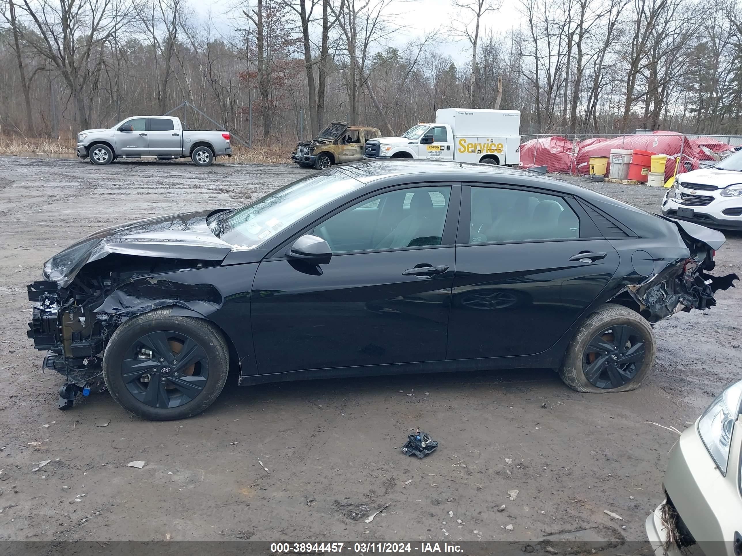 Photo 13 VIN: KMHLM4AG6PU432630 - HYUNDAI ELANTRA 