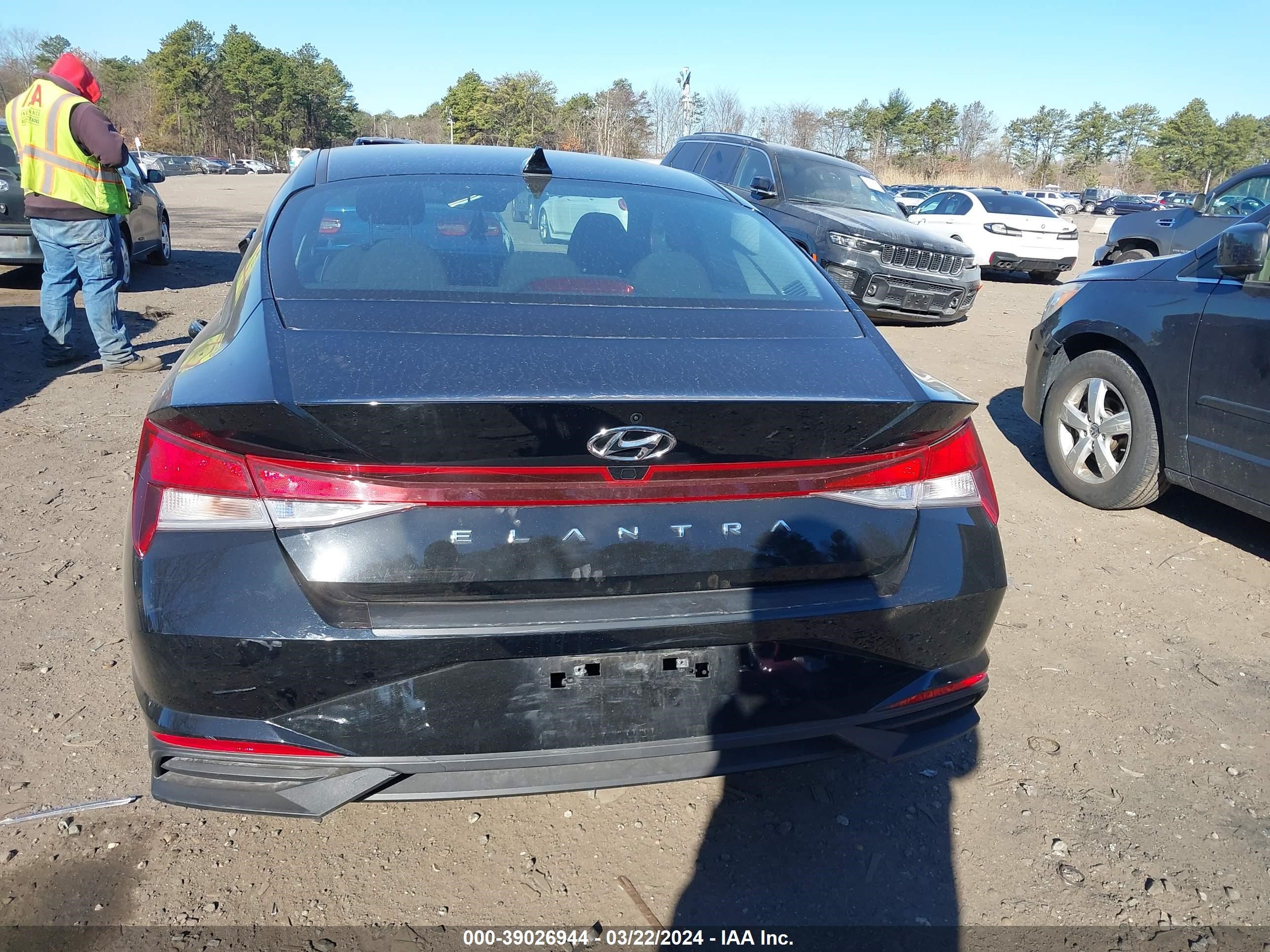 Photo 15 VIN: KMHLM4AG6PU523123 - HYUNDAI ELANTRA 