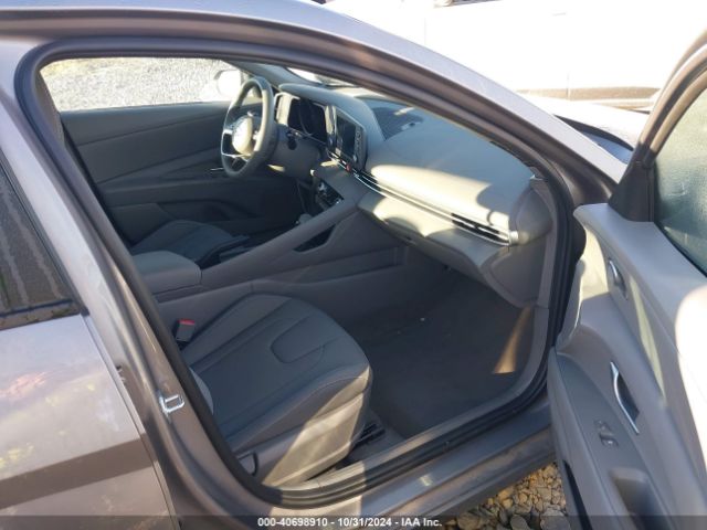 Photo 4 VIN: KMHLM4AG6PU570295 - HYUNDAI ELANTRA 