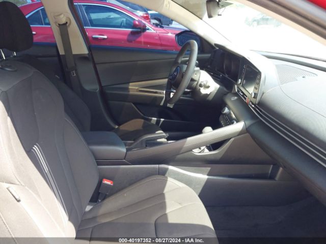 Photo 4 VIN: KMHLM4AG7PU467984 - HYUNDAI ELANTRA 