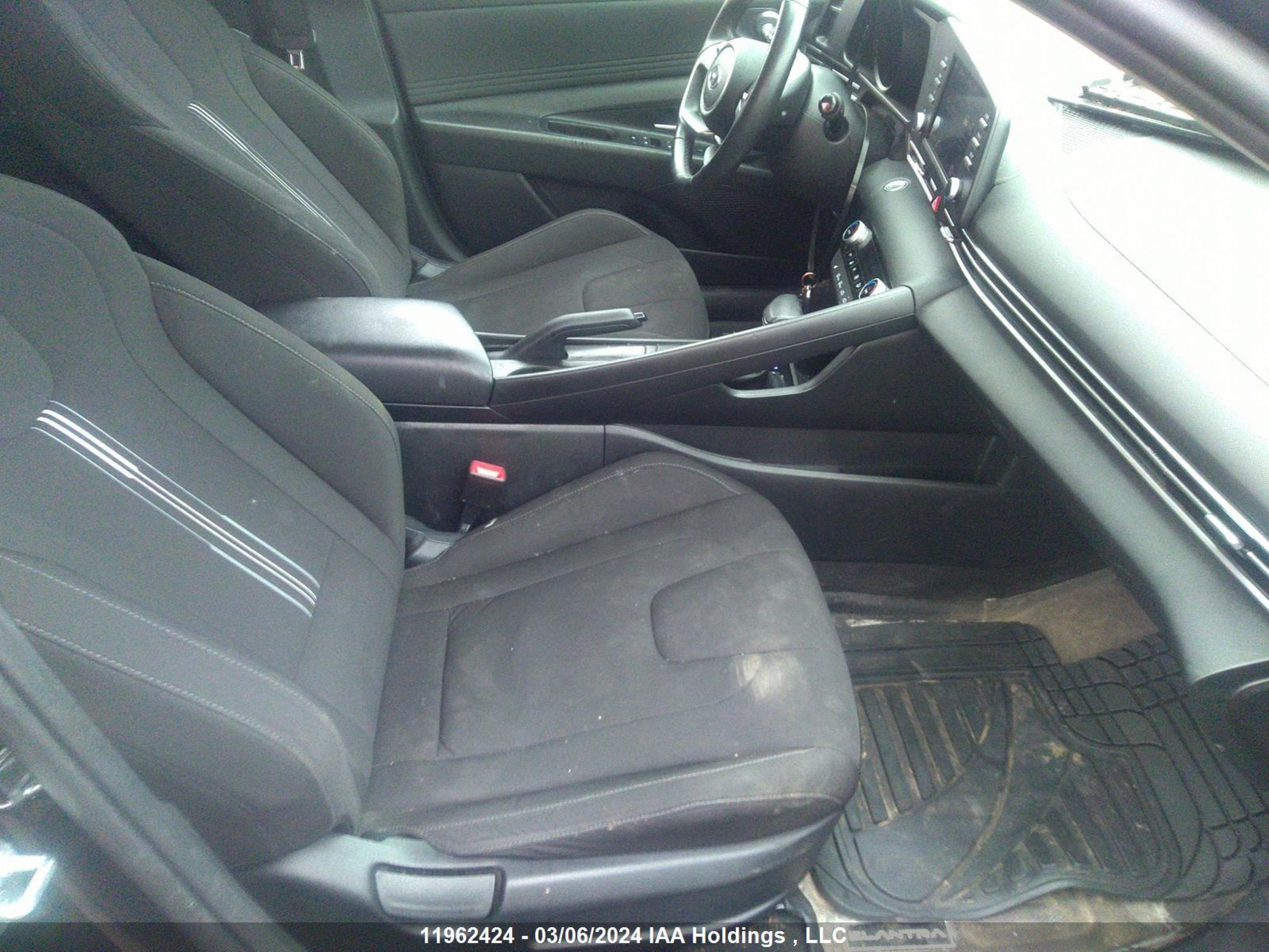 Photo 4 VIN: KMHLM4AG8NU308985 - HYUNDAI ELANTRA 