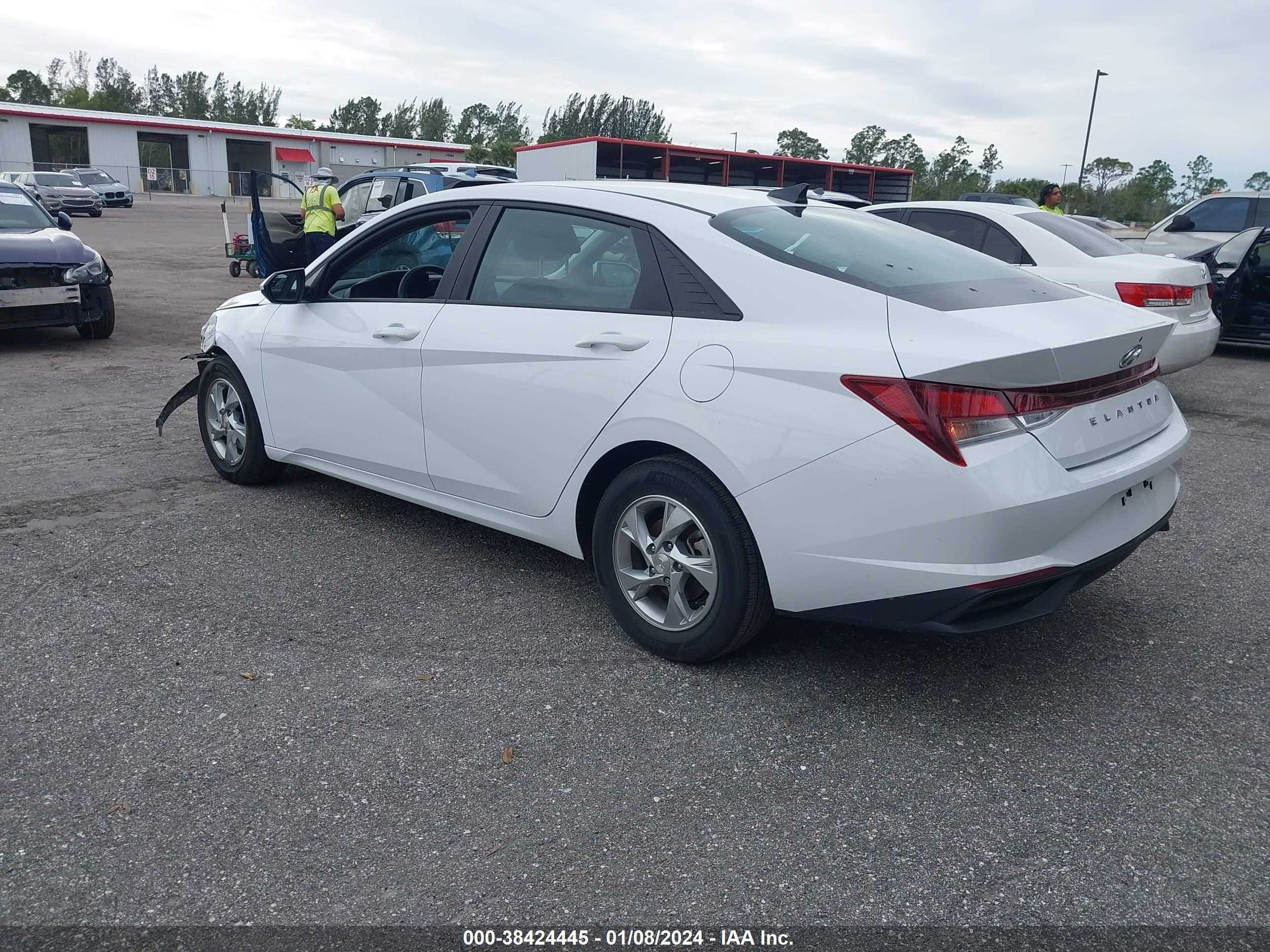 Photo 2 VIN: KMHLM4AG9PU390499 - HYUNDAI ELANTRA 