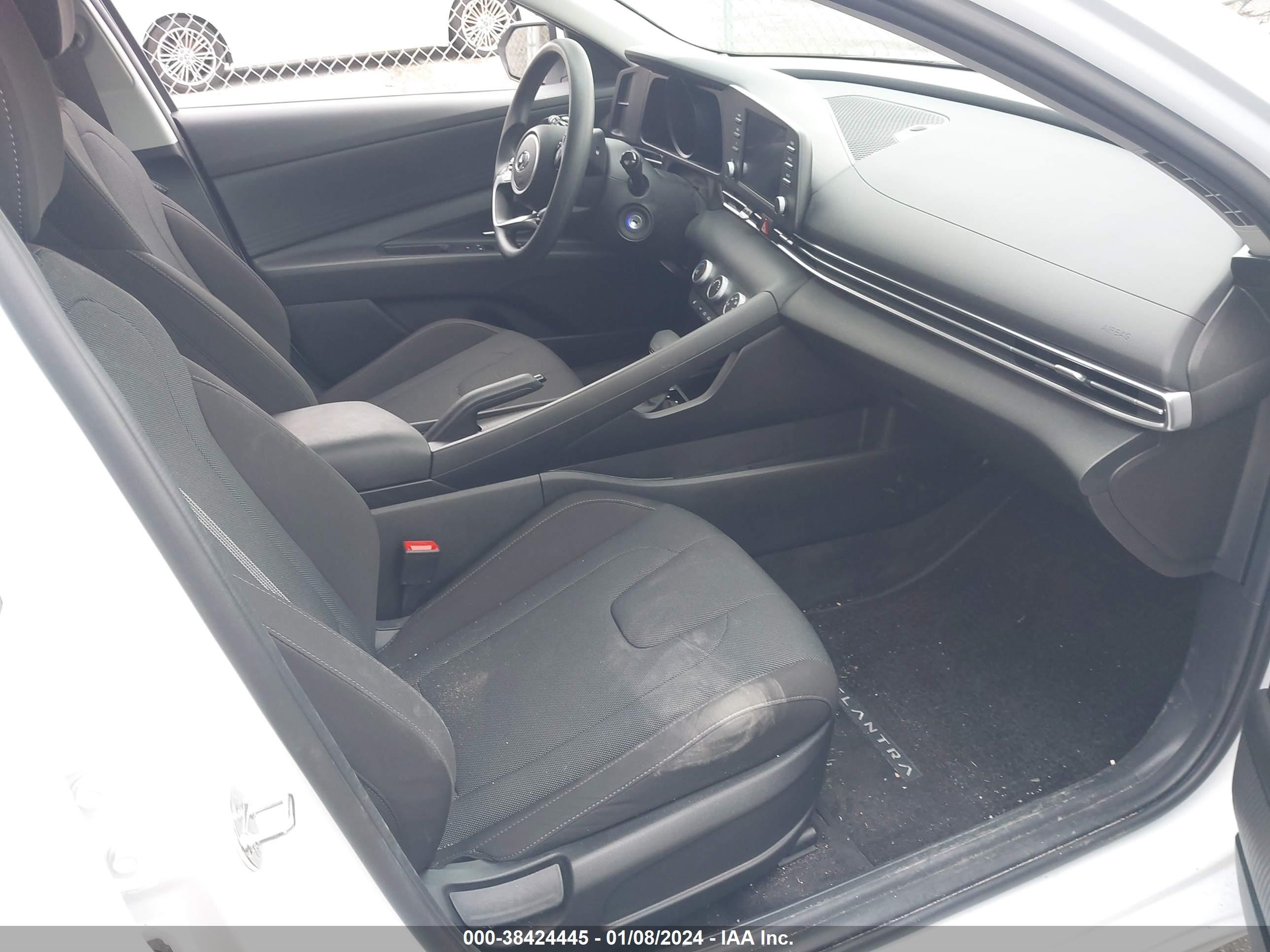 Photo 4 VIN: KMHLM4AG9PU390499 - HYUNDAI ELANTRA 