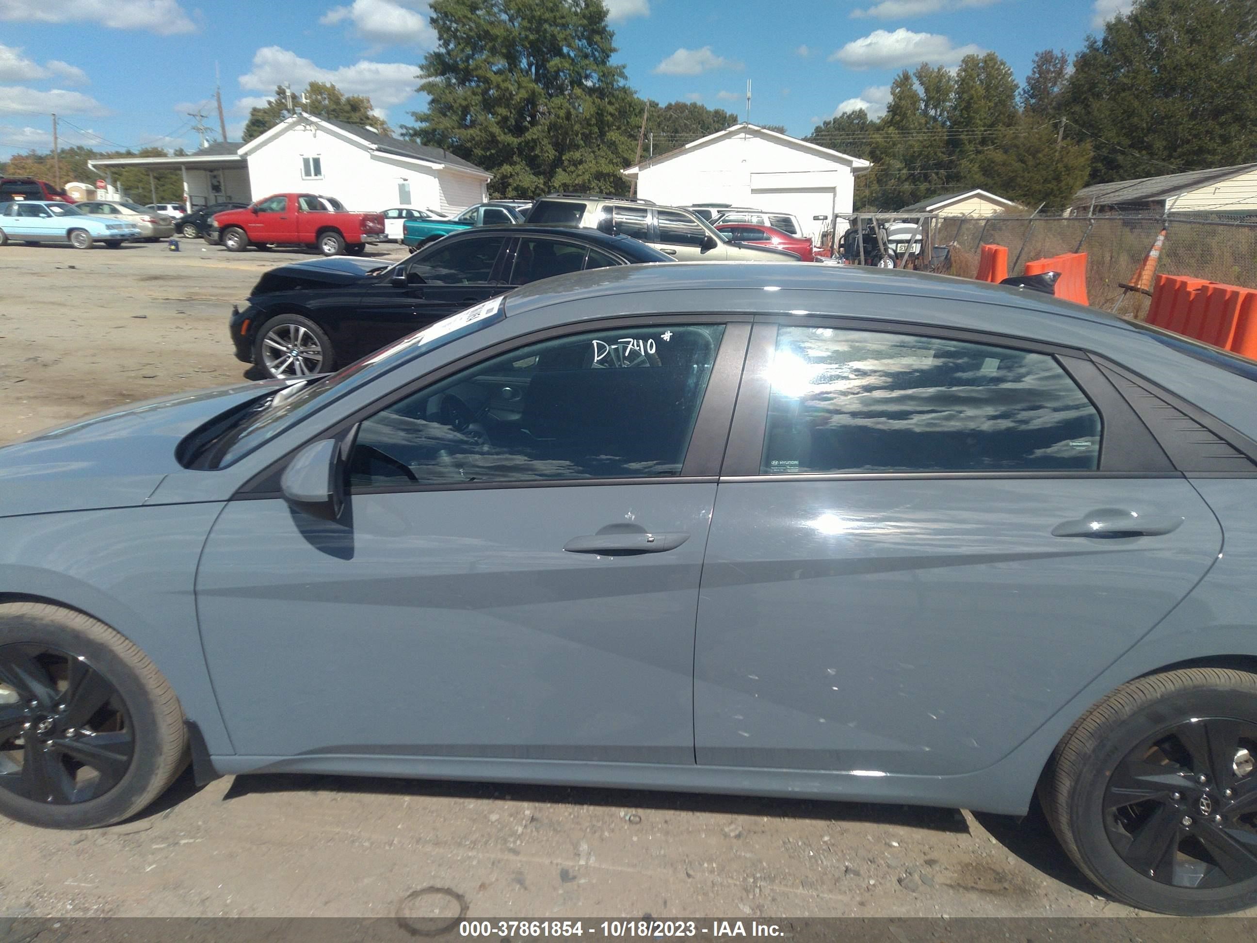 Photo 13 VIN: KMHLM4AG9PU426465 - HYUNDAI ELANTRA 