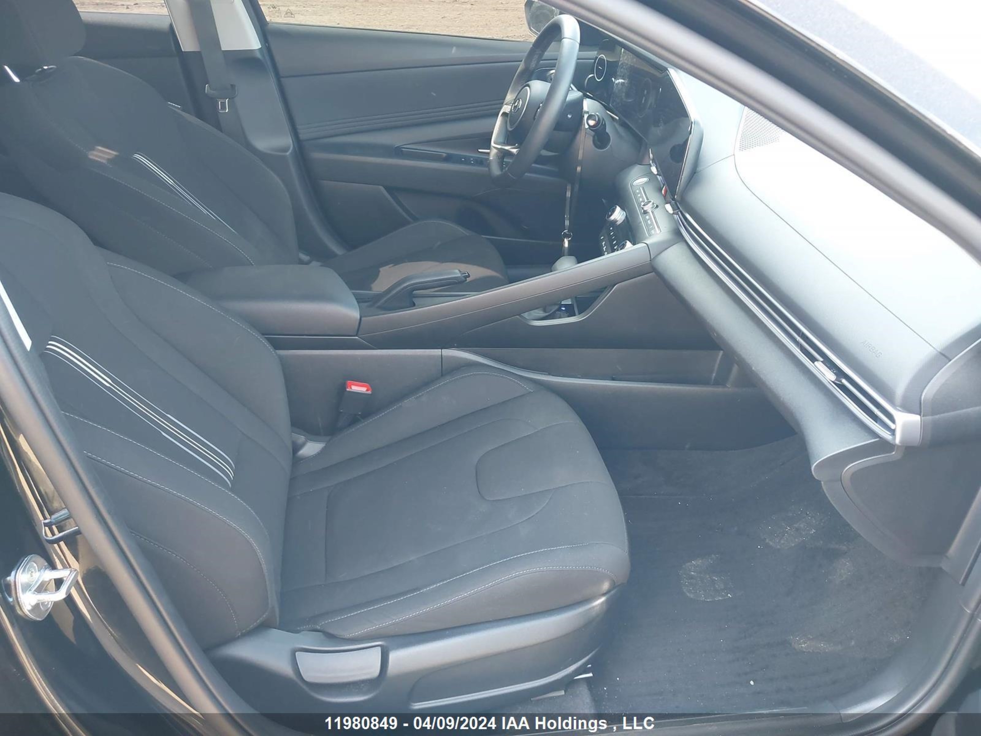 Photo 4 VIN: KMHLM4AG9PU432816 - HYUNDAI ELANTRA 