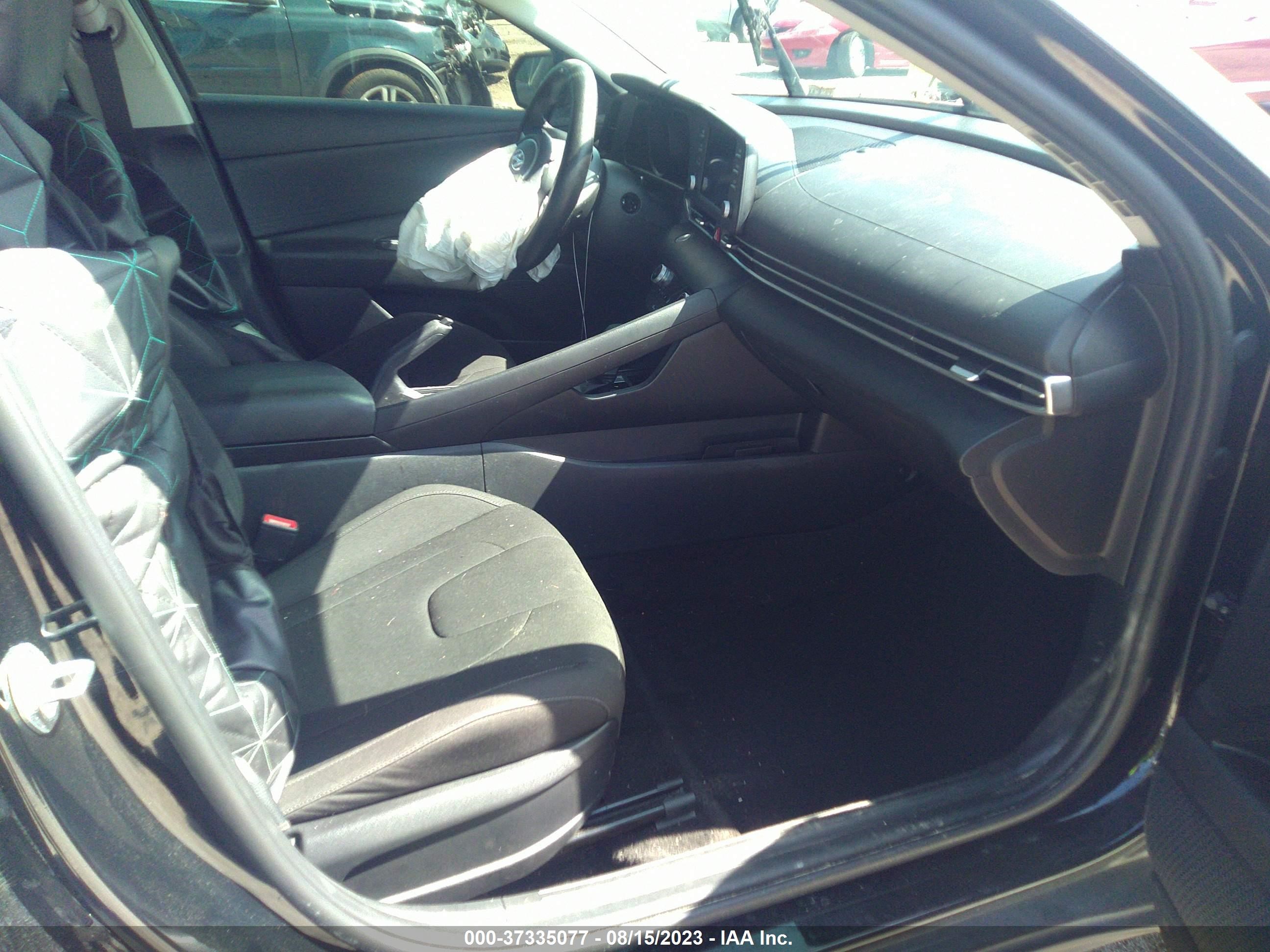 Photo 4 VIN: KMHLM4AGXNU248871 - HYUNDAI ELANTRA 