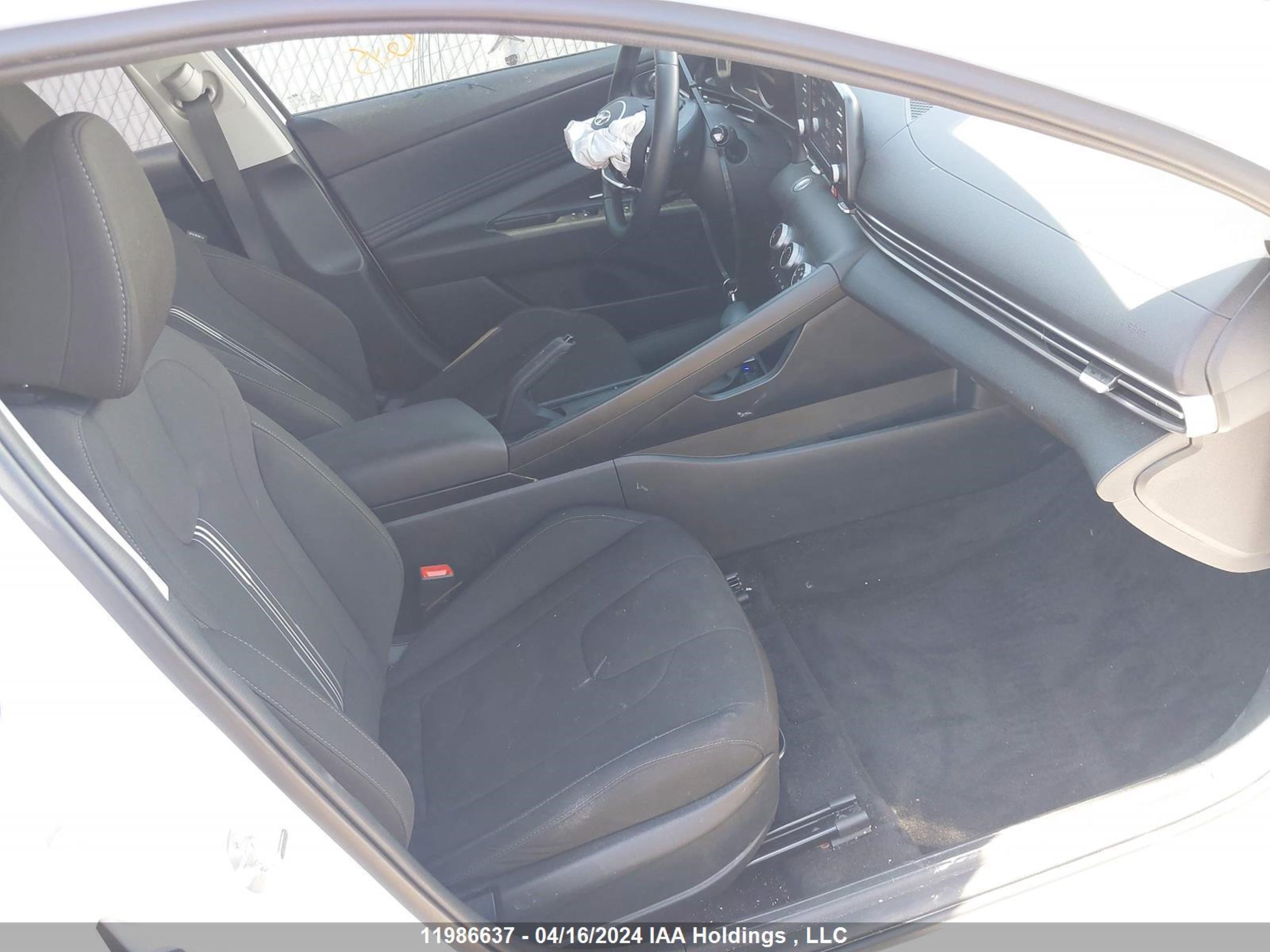 Photo 4 VIN: KMHLM4AGXPU531659 - HYUNDAI ELANTRA 