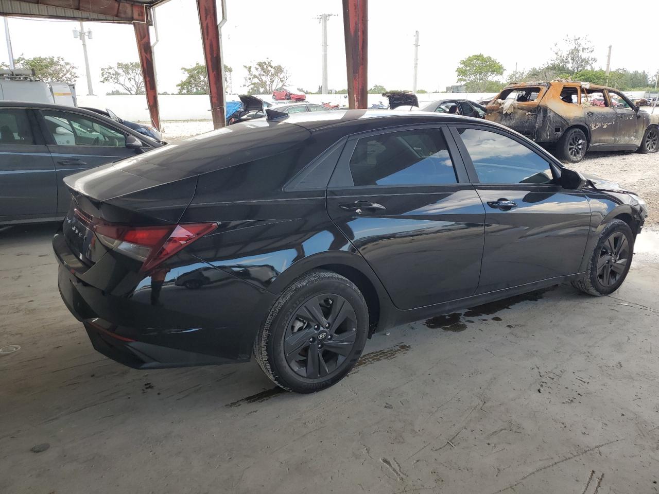 Photo 2 VIN: KMHLM4AGXPU597418 - HYUNDAI ELANTRA SE 