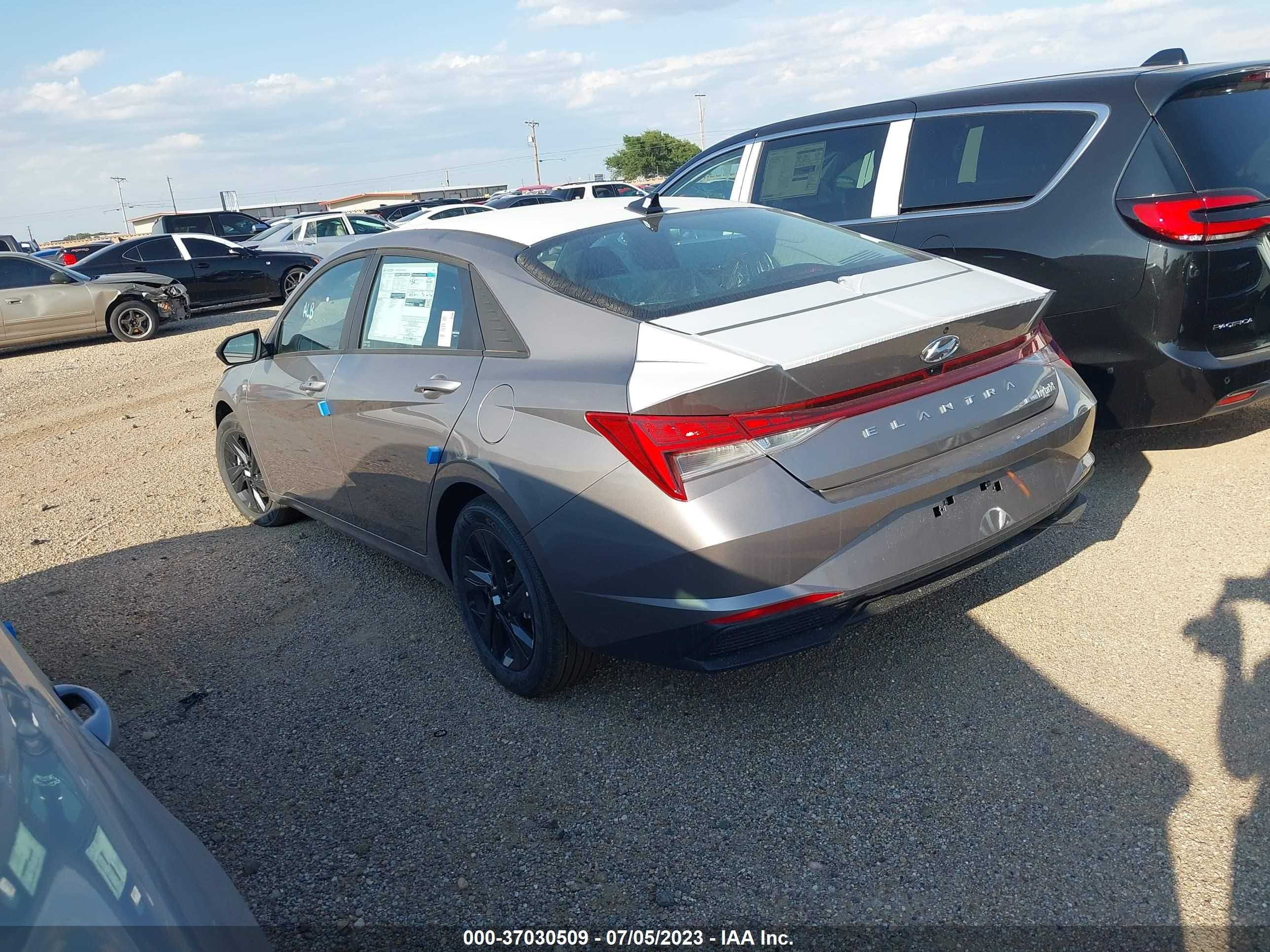 Photo 2 VIN: KMHLM4AJ0PU069205 - HYUNDAI ELANTRA 