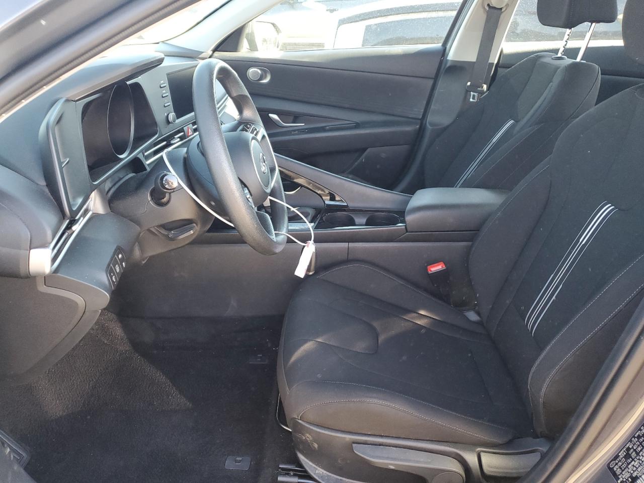 Photo 6 VIN: KMHLM4AJ2PU070193 - HYUNDAI ELANTRA 