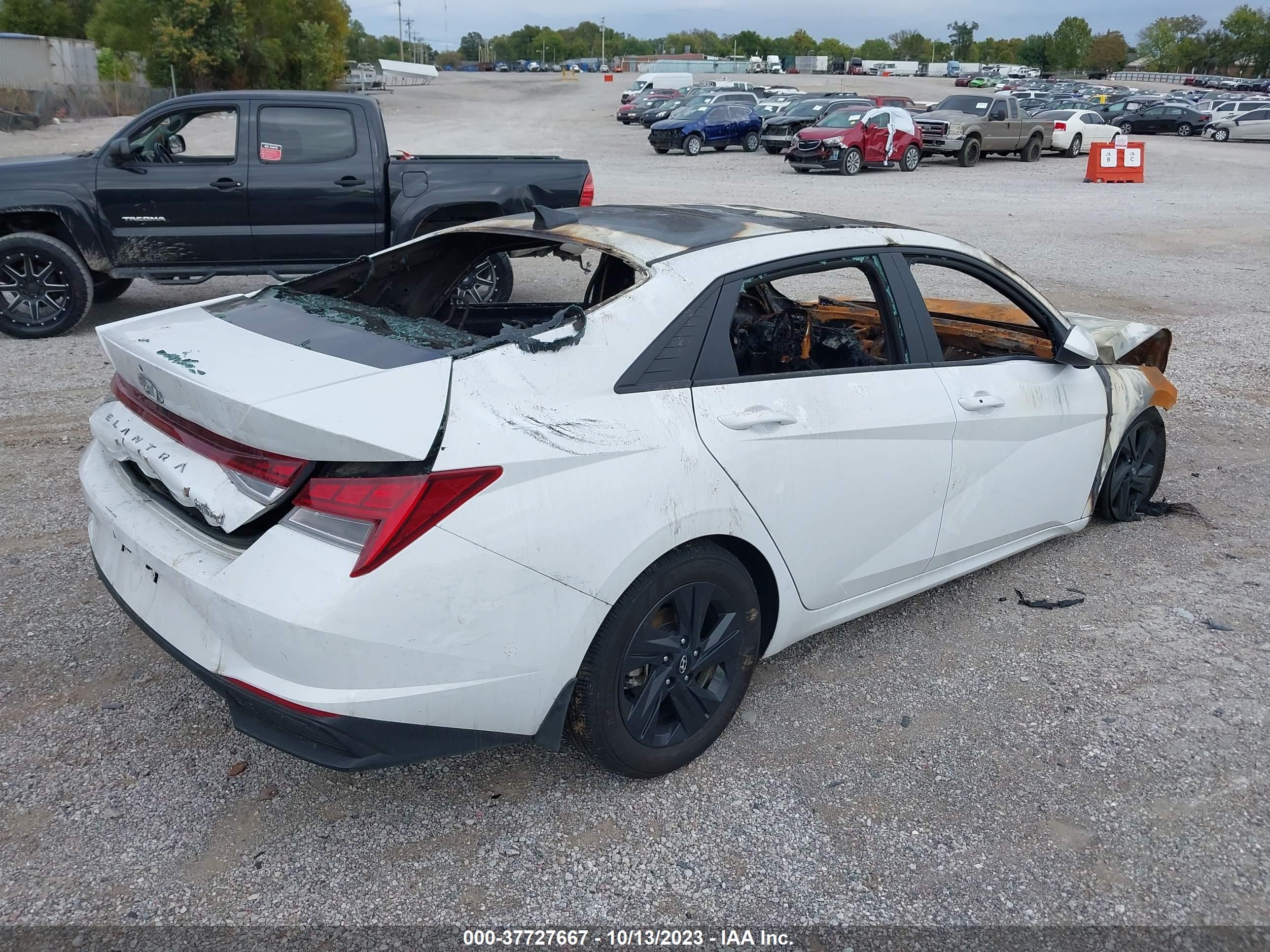 Photo 3 VIN: KMHLM4AJ4PU053993 - HYUNDAI ELANTRA 