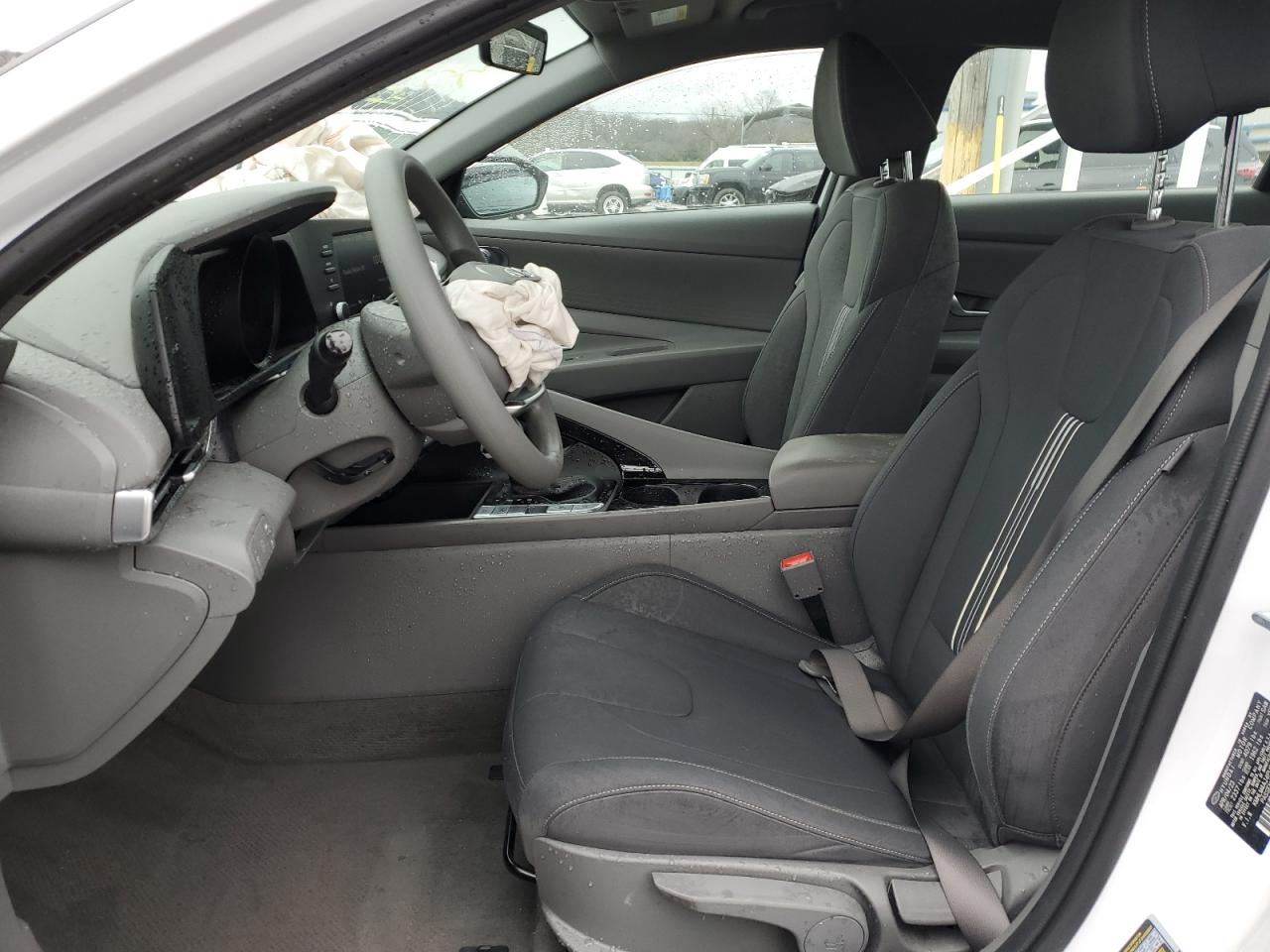 Photo 6 VIN: KMHLM4AJ4PU069918 - HYUNDAI ELANTRA 