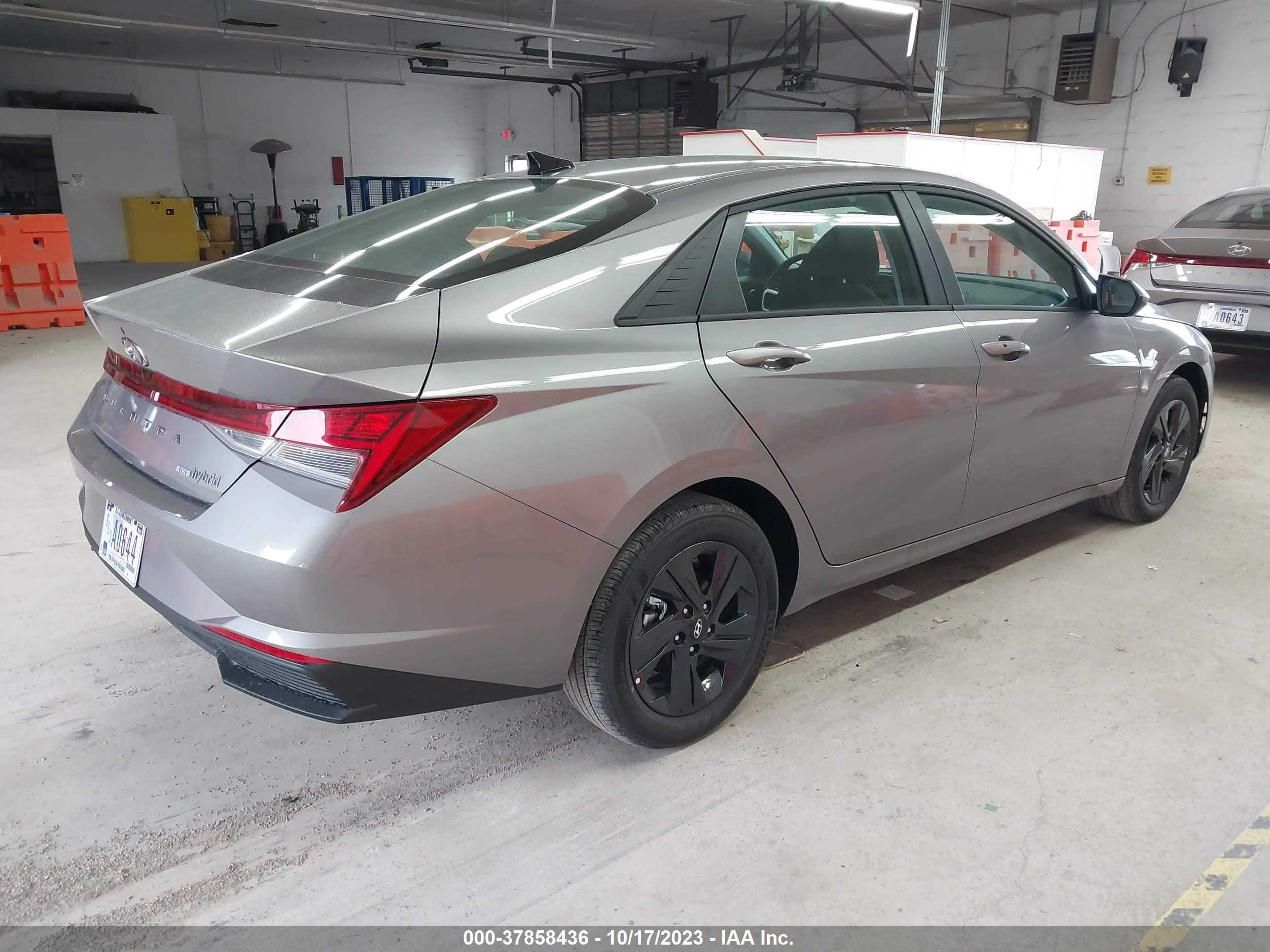 Photo 3 VIN: KMHLM4AJ8PU082431 - HYUNDAI ELANTRA 