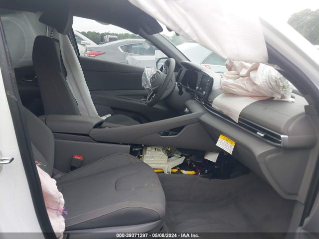 Photo 4 VIN: KMHLM4AJ8PU085927 - HYUNDAI ELANTRA 