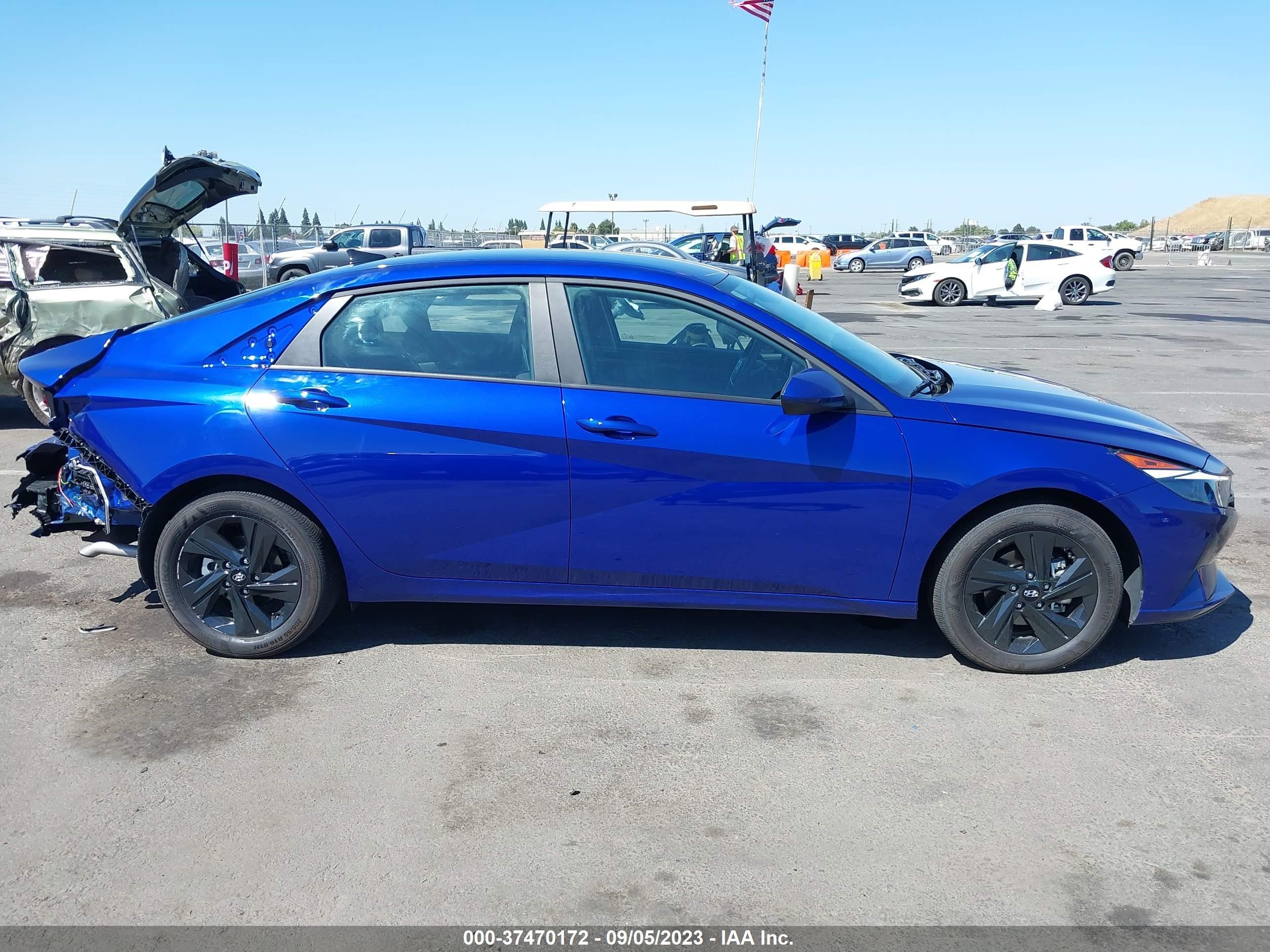 Photo 12 VIN: KMHLM4AJXPU051584 - HYUNDAI ELANTRA 