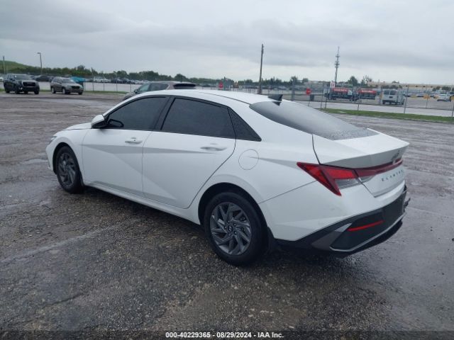 Photo 2 VIN: KMHLM4DG5RU657815 - HYUNDAI ELANTRA 