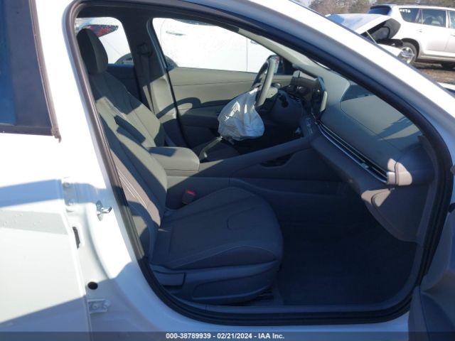 Photo 4 VIN: KMHLM4DG8RU657596 - HYUNDAI ELANTRA 