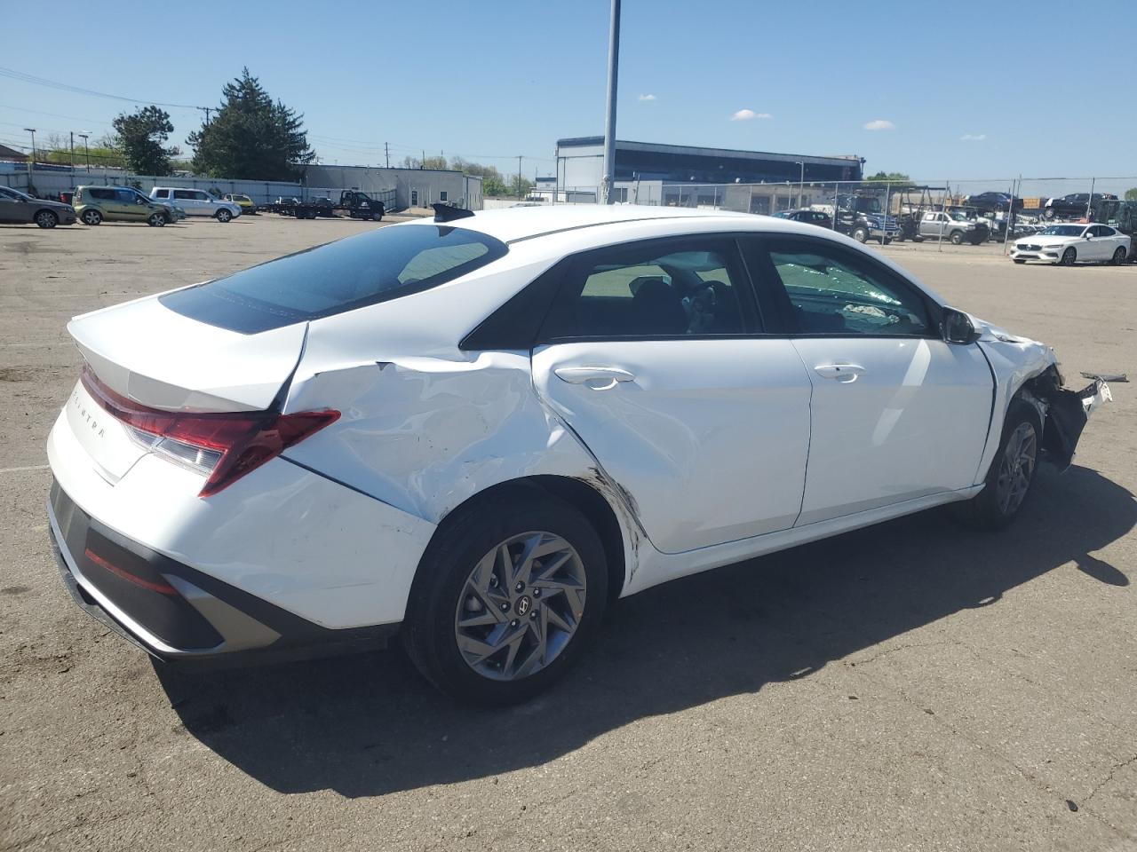 Photo 2 VIN: KMHLM4DGXRU744237 - HYUNDAI ELANTRA 