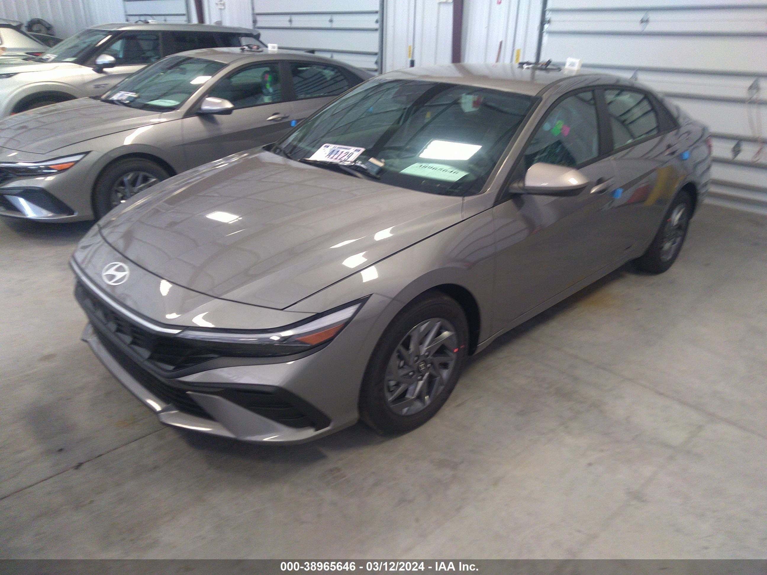 Photo 1 VIN: KMHLM4DJ1RU104266 - HYUNDAI ELANTRA 