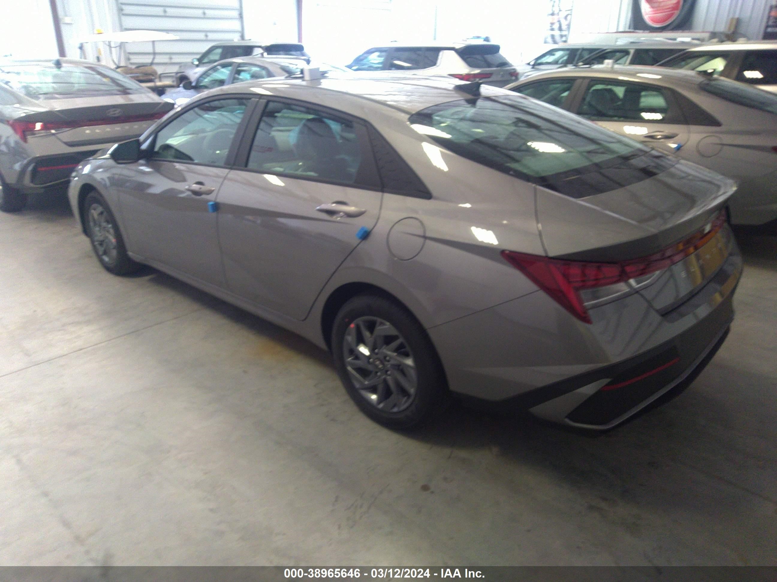 Photo 2 VIN: KMHLM4DJ1RU104266 - HYUNDAI ELANTRA 