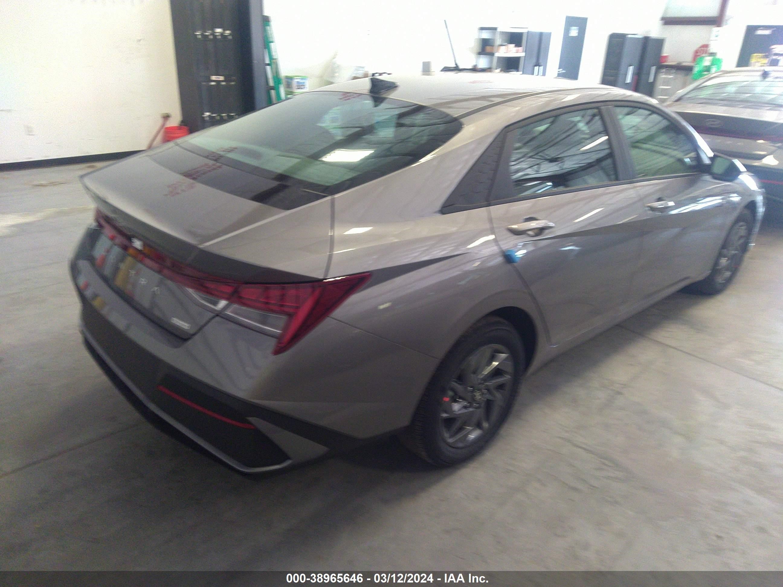 Photo 3 VIN: KMHLM4DJ1RU104266 - HYUNDAI ELANTRA 