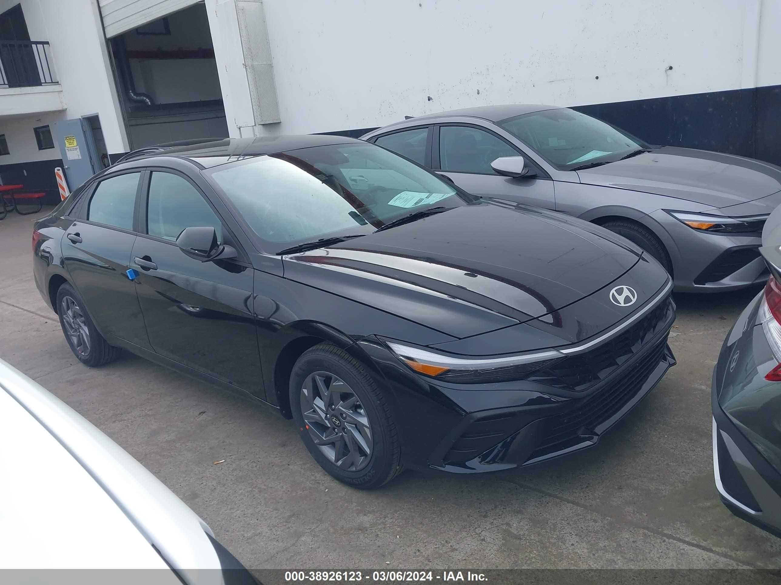 Photo 0 VIN: KMHLM4DJ5RU102715 - HYUNDAI ELANTRA 