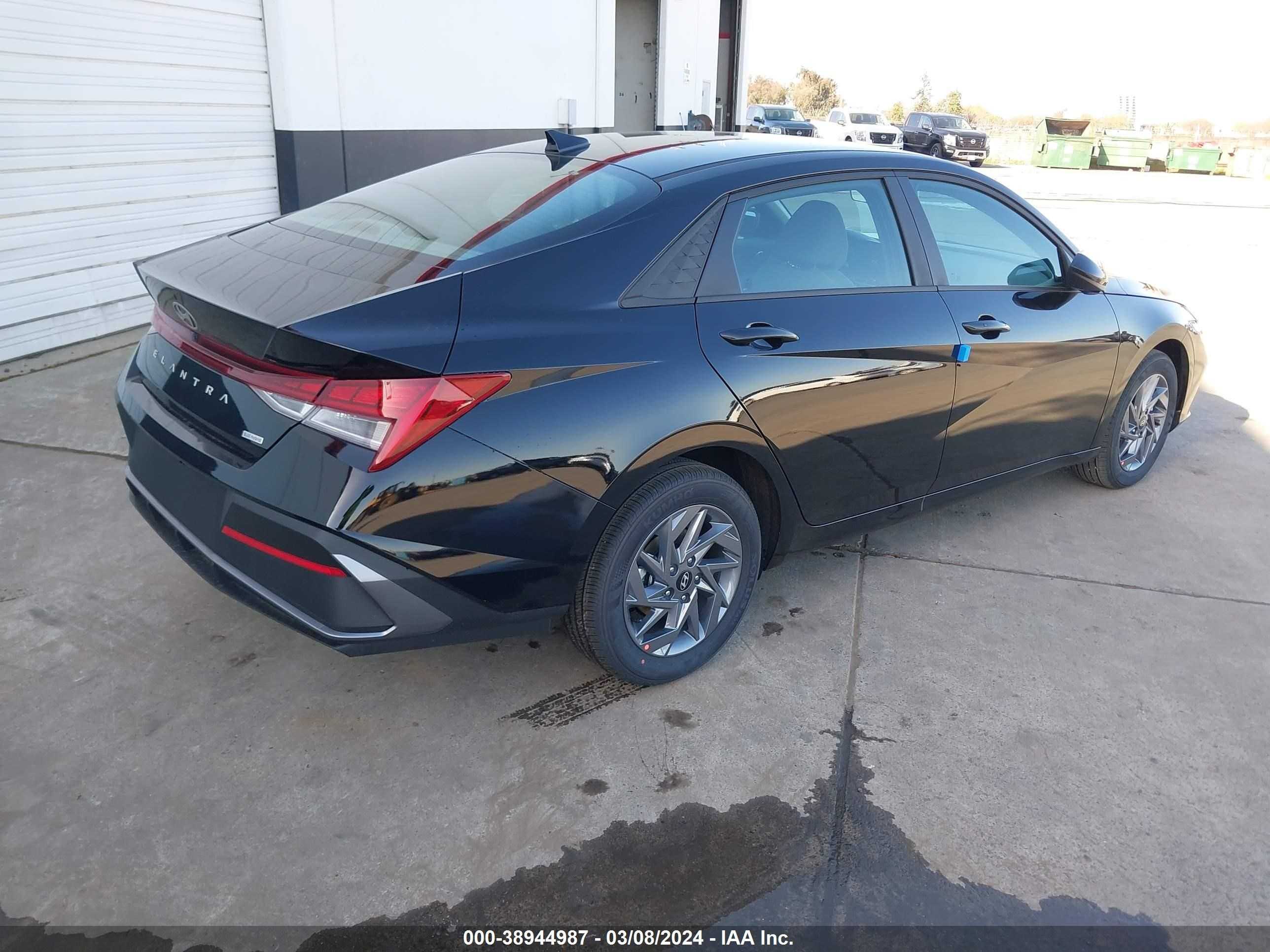 Photo 3 VIN: KMHLM4DJ6RU104585 - HYUNDAI ELANTRA 